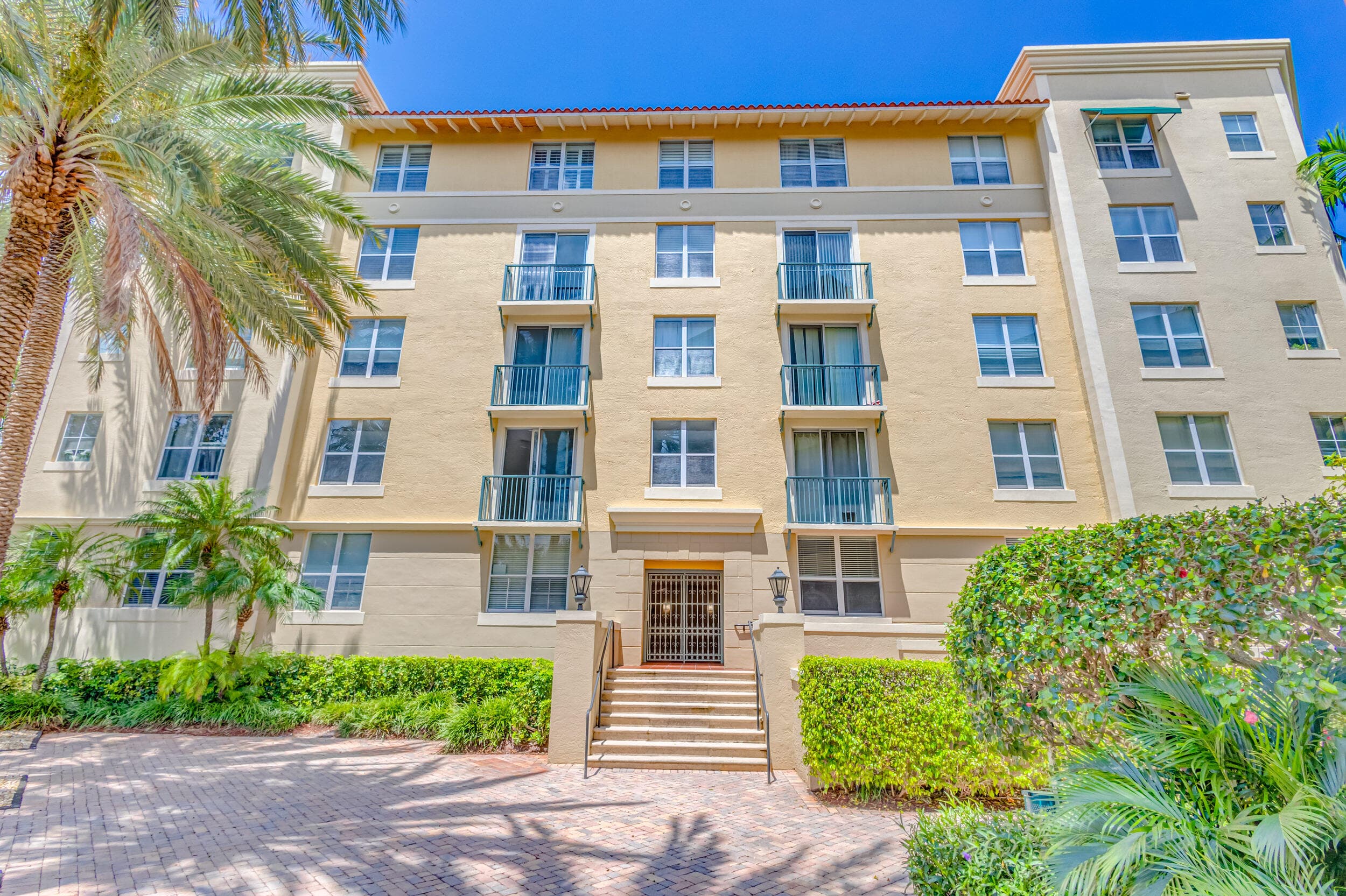 630 S Sapodilla Avenue 112, West Palm Beach, FL 33401 — photo 2 of 63