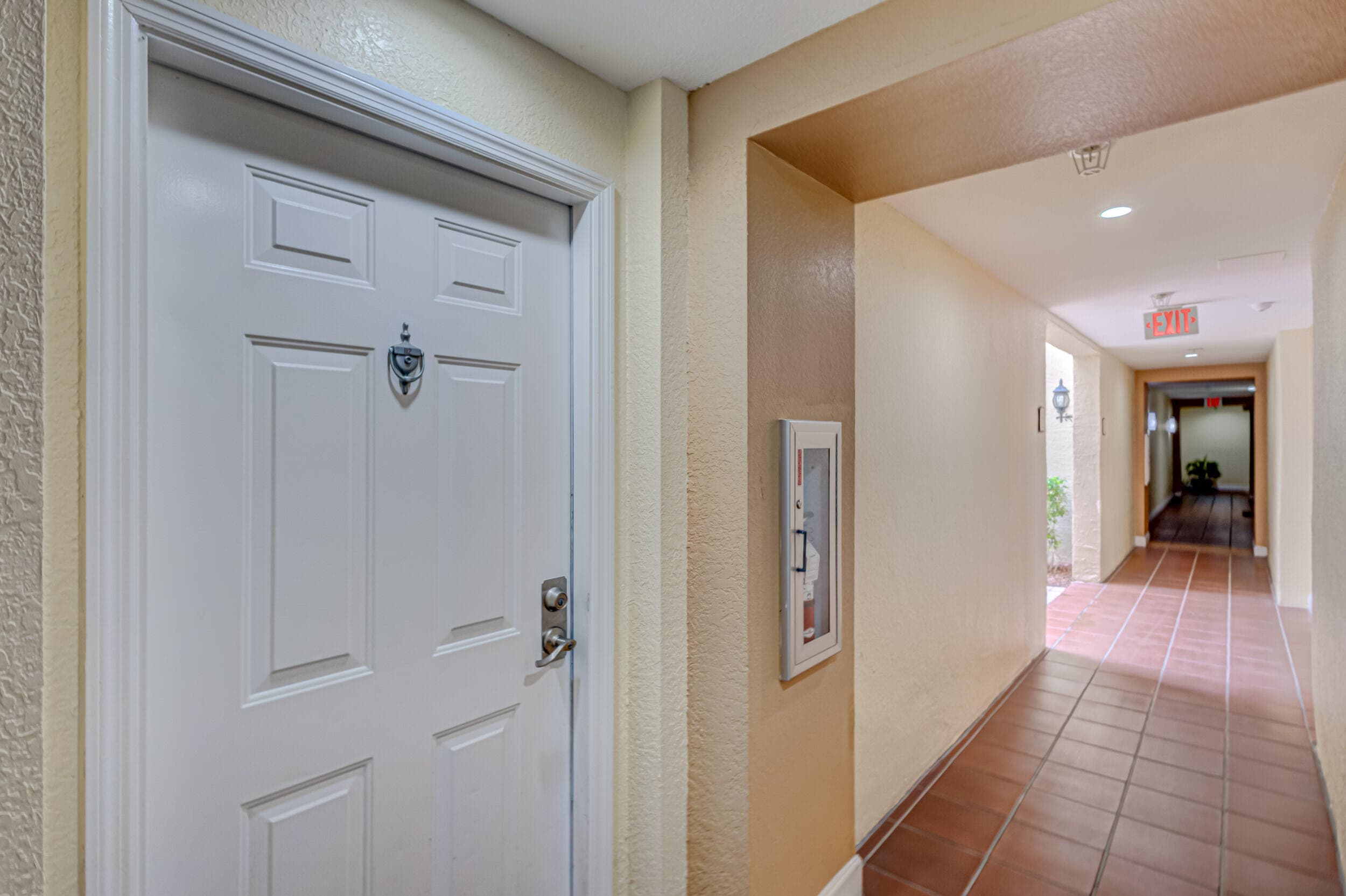 630 S Sapodilla Avenue 112, West Palm Beach, FL 33401 — photo 4 of 63