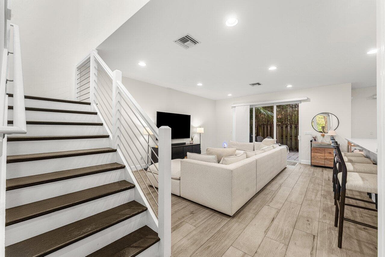612 SW 15th Street, Fort Lauderdale, FL 33315 — photo 2 of 23