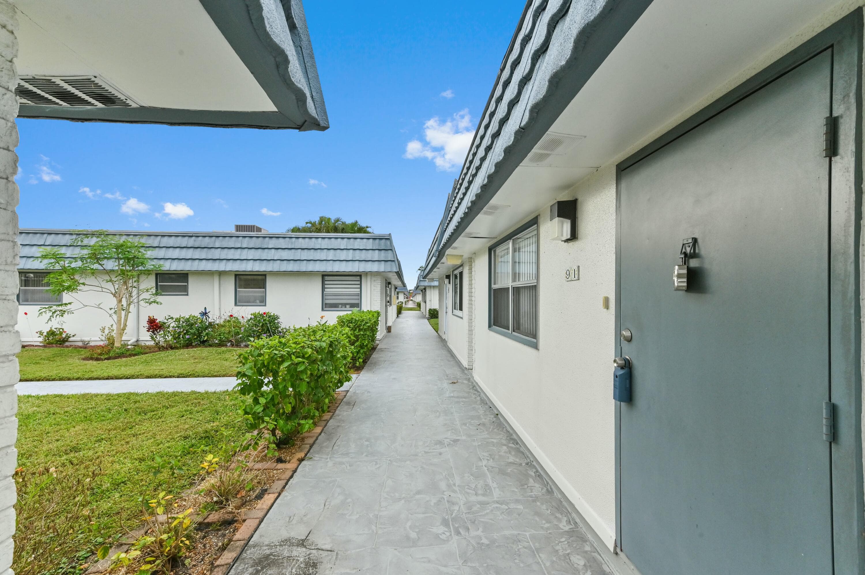 91 Waterford D, Delray Beach, FL 33446 — photo 2 of 37