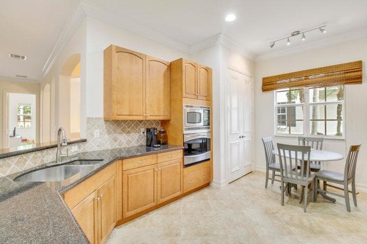 349 Chambord Terrace, Palm Beach Gardens, FL 33410 — photo 11 of 32
