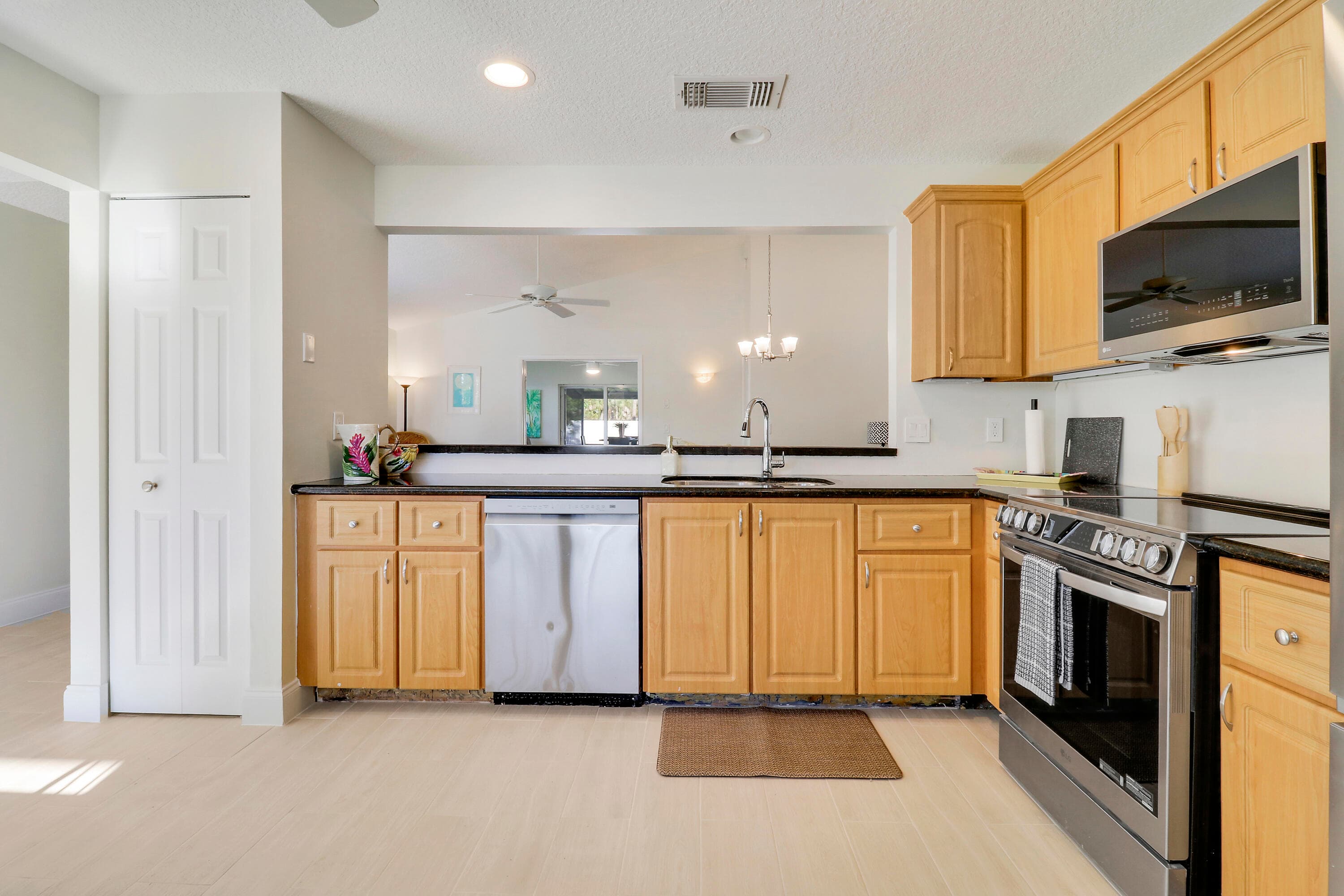 125 Arrowhead Circle, Jupiter, FL 33458 — photo 2 of 32