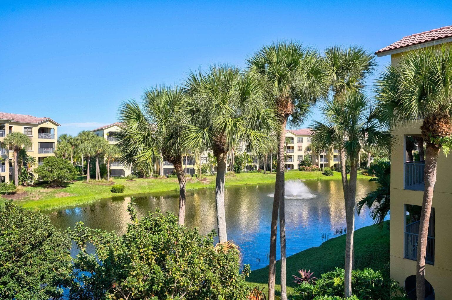 300 Uno Lago Drive 305, Juno Beach, FL 33408 — photo