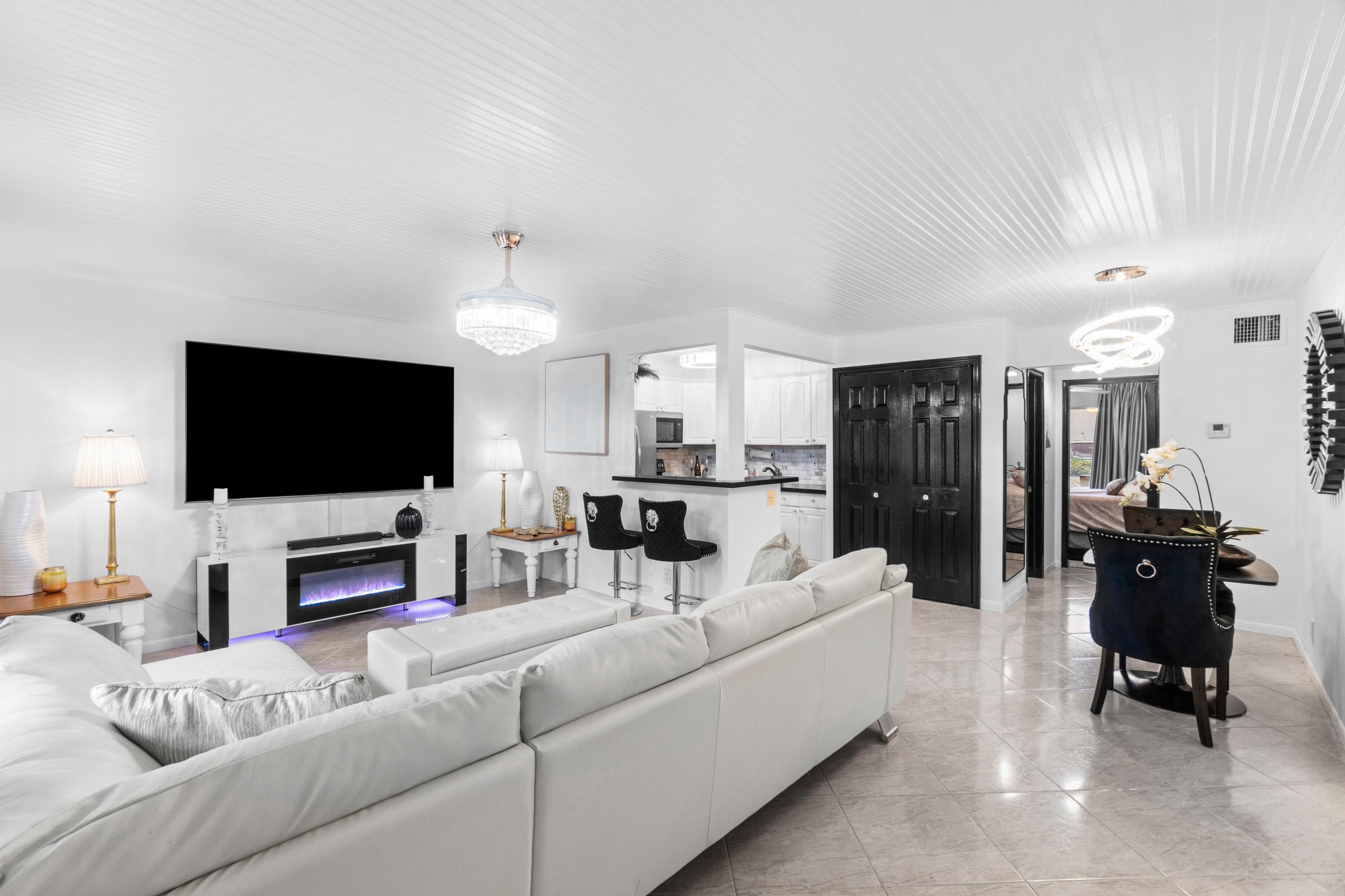 340 Horizons W 102, Boynton Beach, FL 33435 — photo 1 of 32