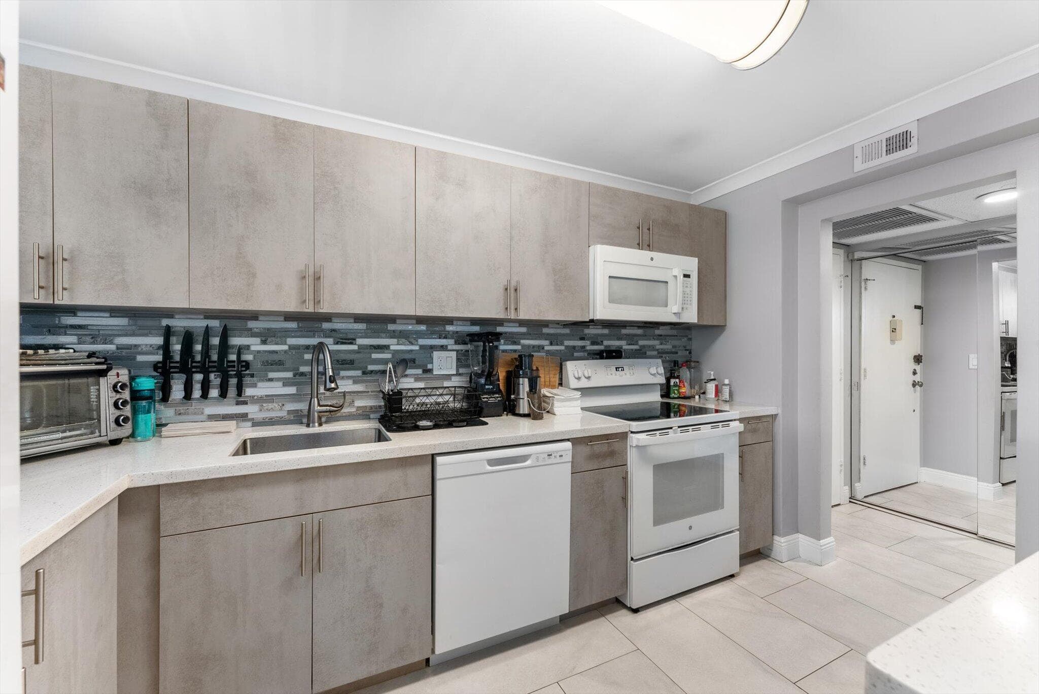 2751 Taft Street 403, Hollywood, FL 33020 — photo 3 of 30