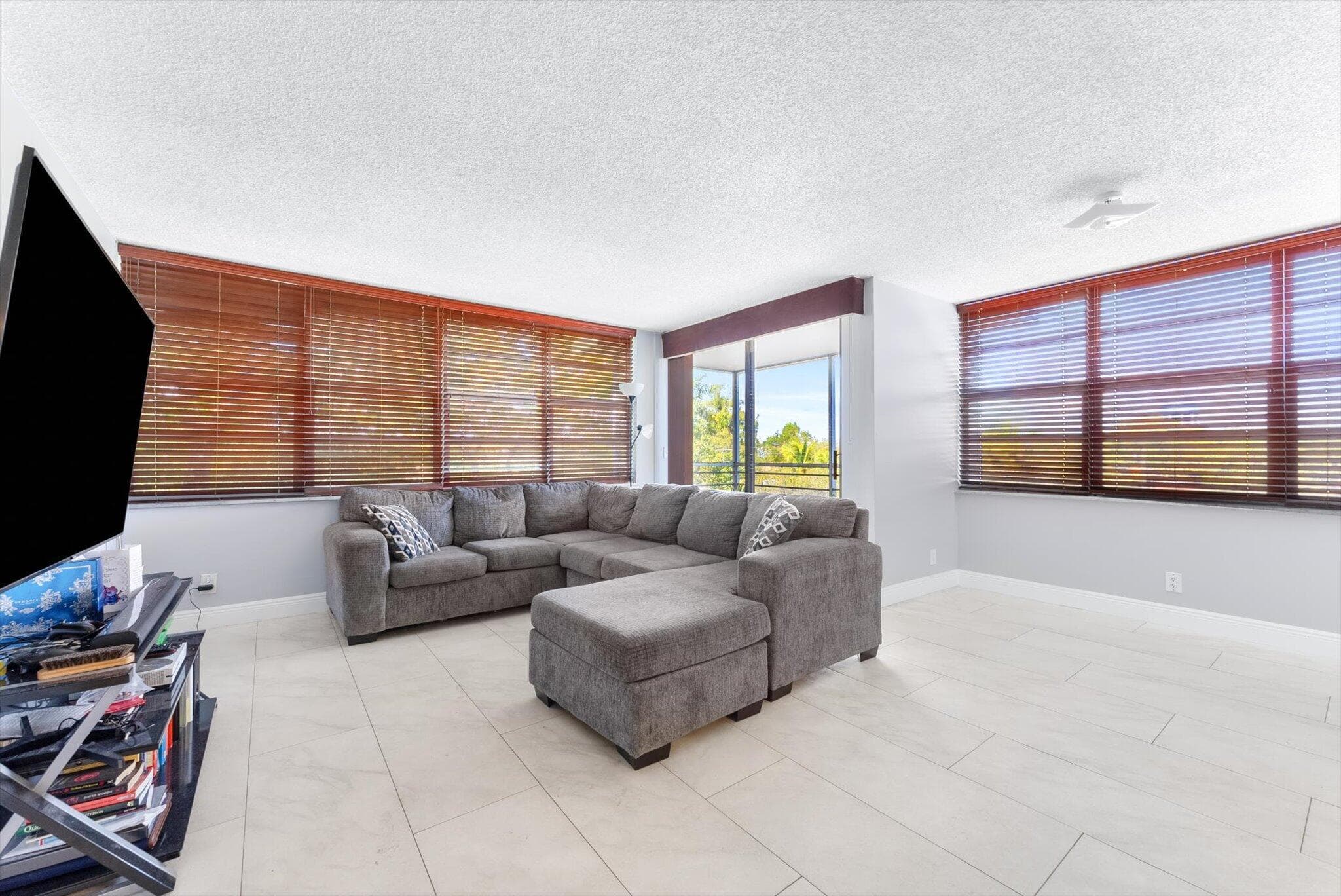 2751 Taft Street 403, Hollywood, FL 33020 — photo 8 of 30