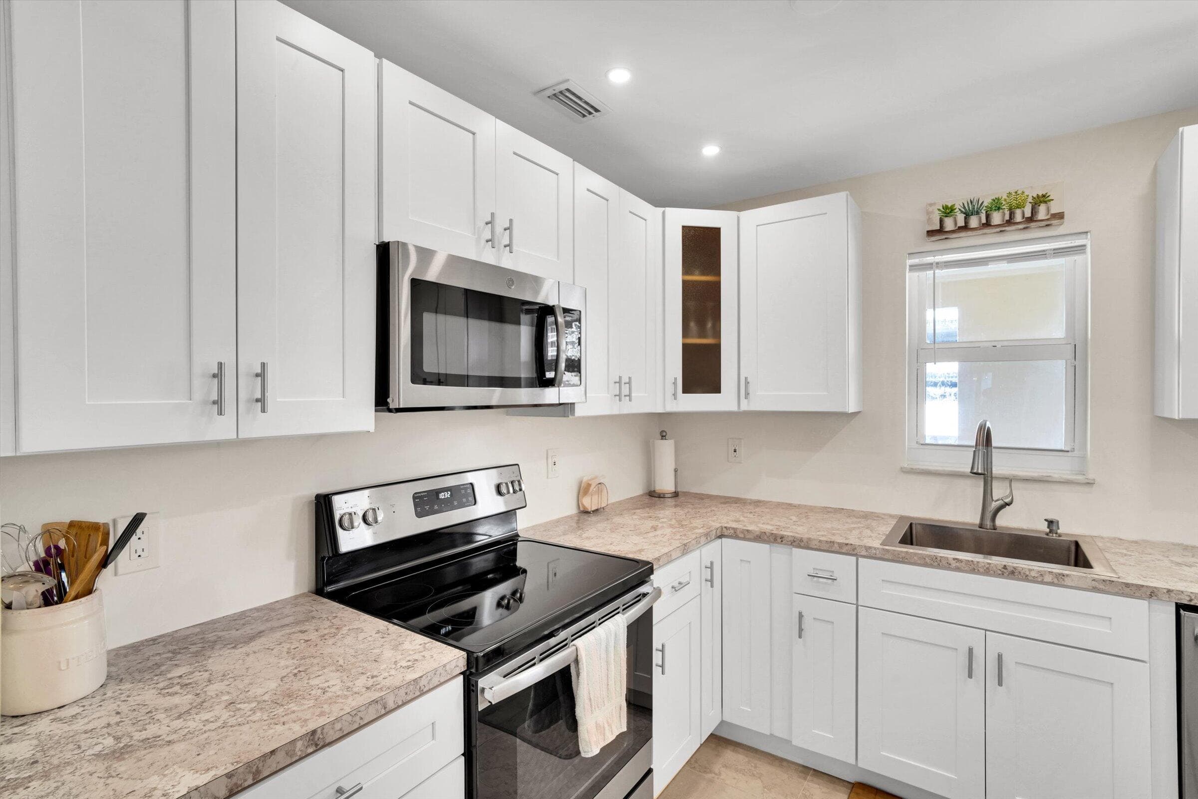 2600 Diana Drive 301, Hallandale Beach, FL 33009 — photo 9 of 23