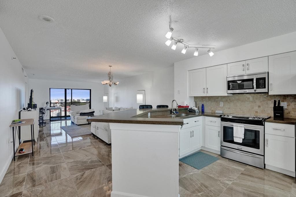 2334 S Cypress Bend Drive 907, Pompano Beach, FL 33069 — photo 9 of 18