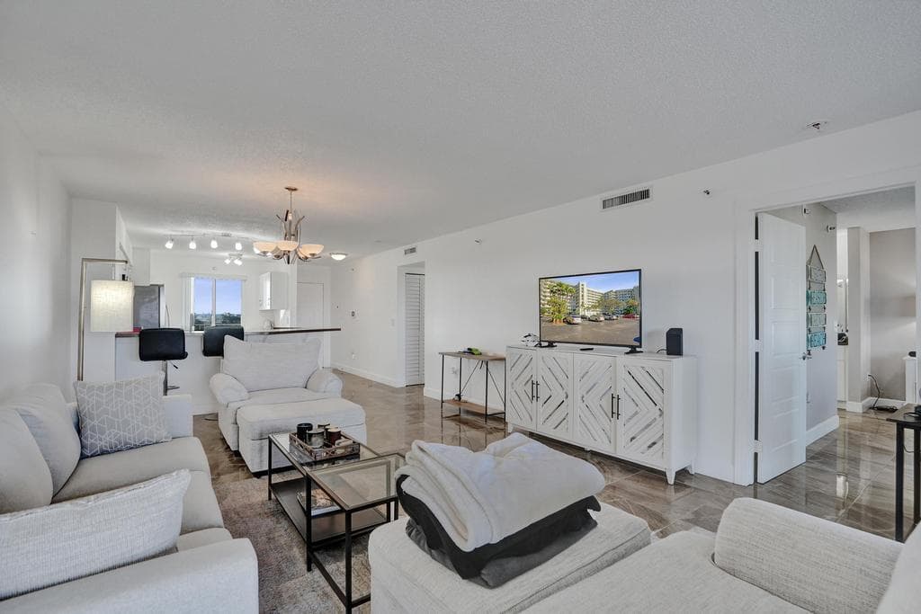 2334 S Cypress Bend Drive 907, Pompano Beach, FL 33069 — photo 8 of 18