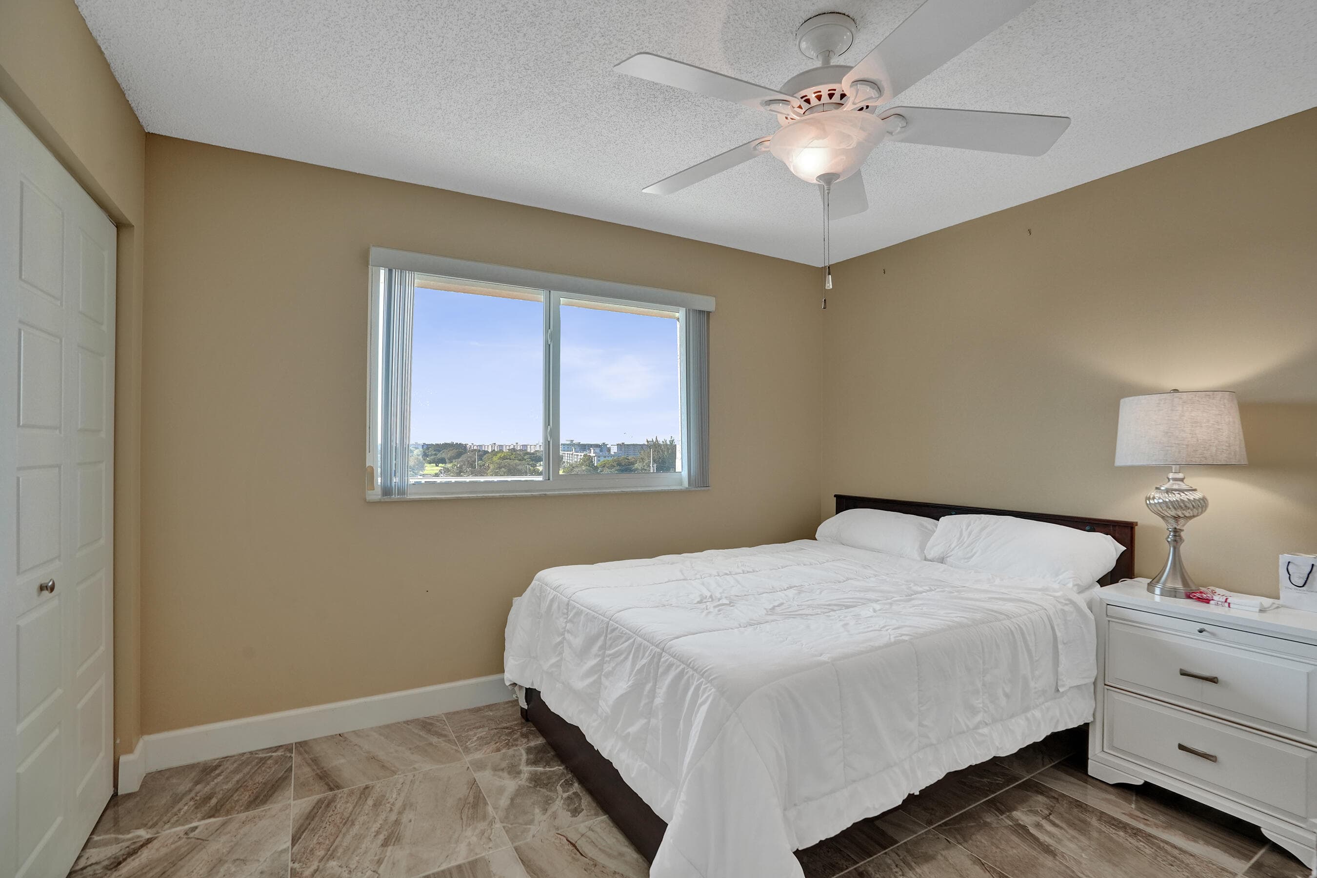 2334 S Cypress Bend Drive 907, Pompano Beach, FL 33069 — photo 16 of 18