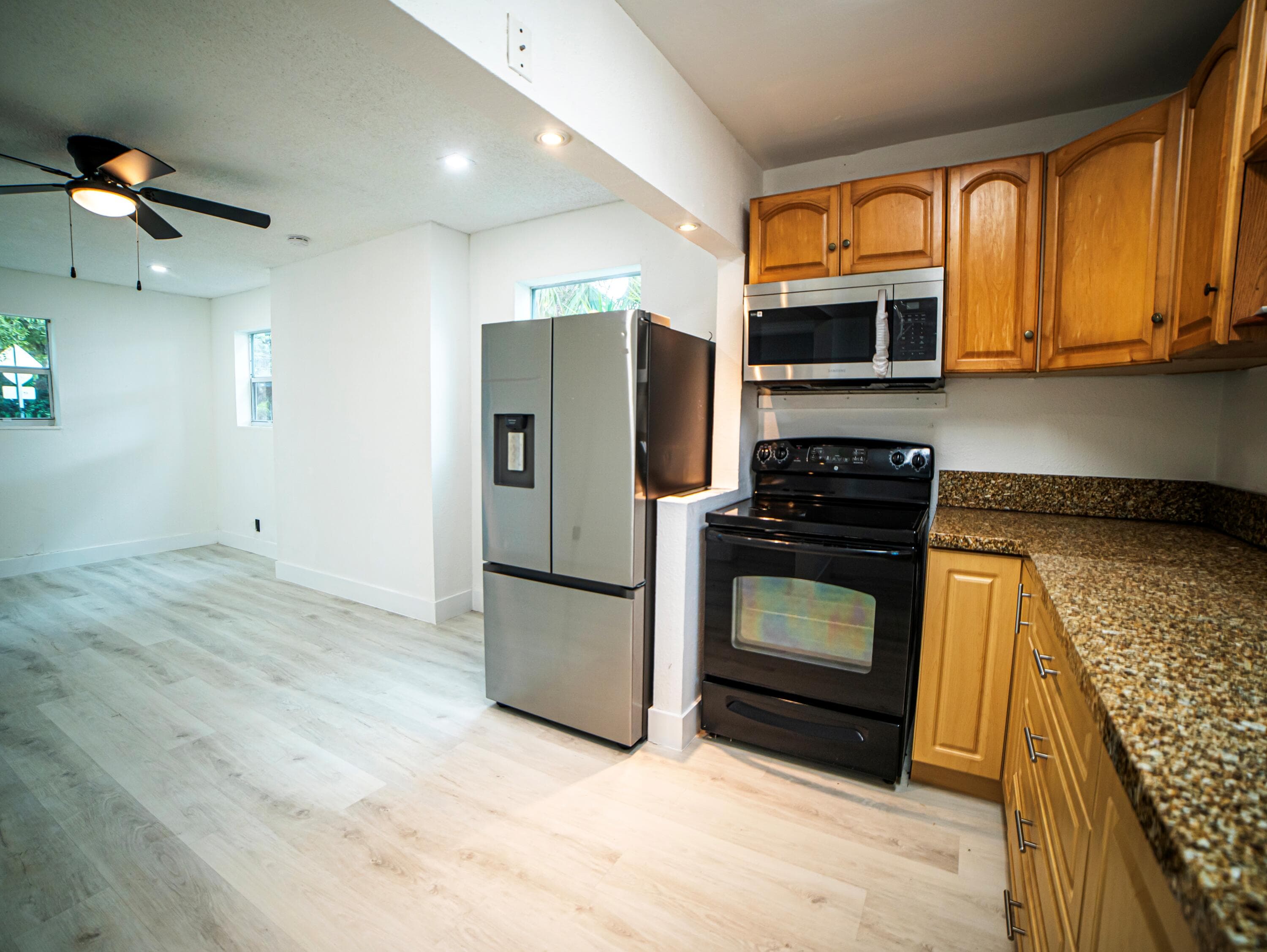 412 Columbus Parkway 2, Hollywood, FL 33021 — photo 2 of 12