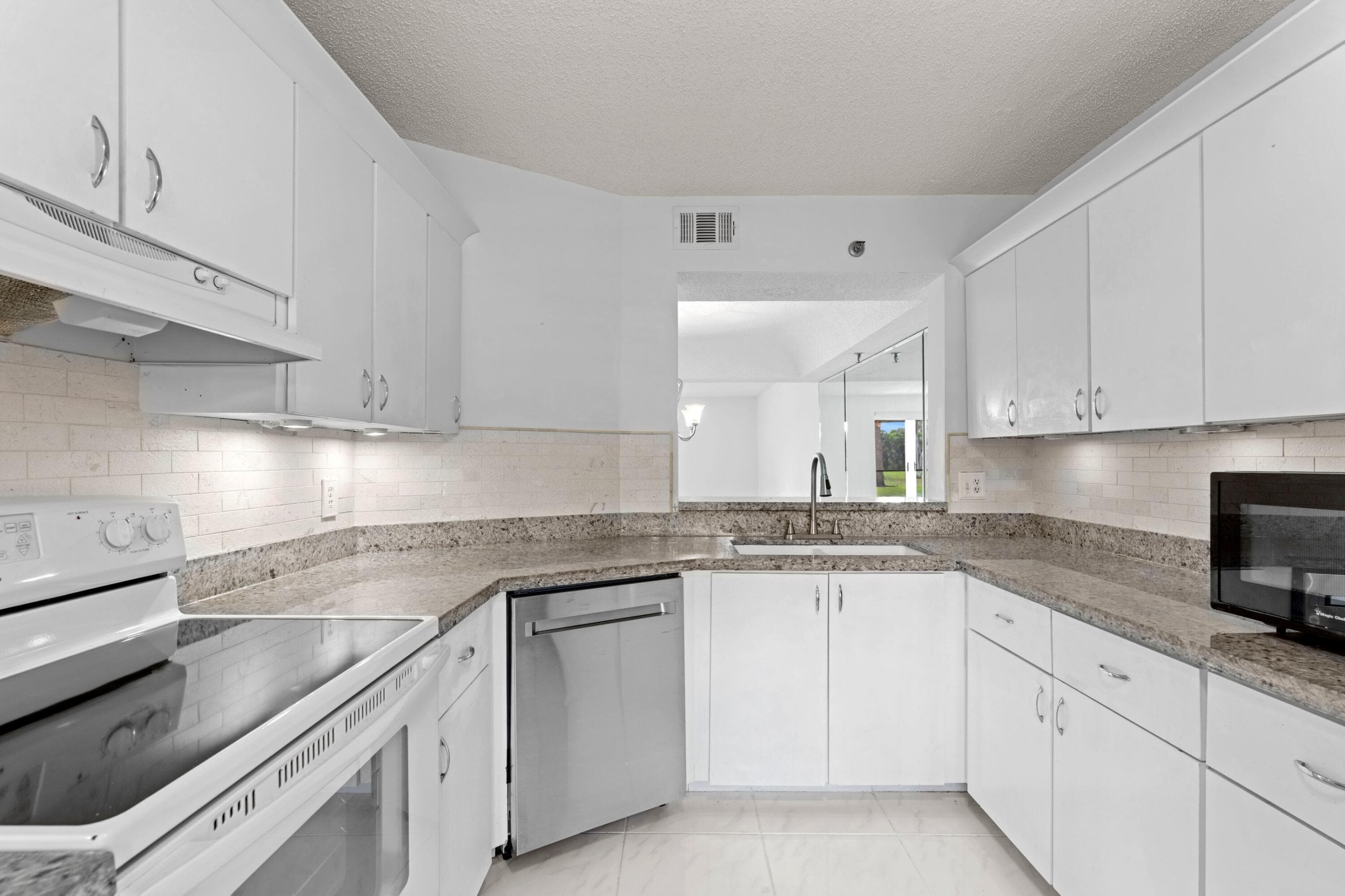 9170 SW 14th Street 4108, Boca Raton, FL 33428 — photo 8 of 44