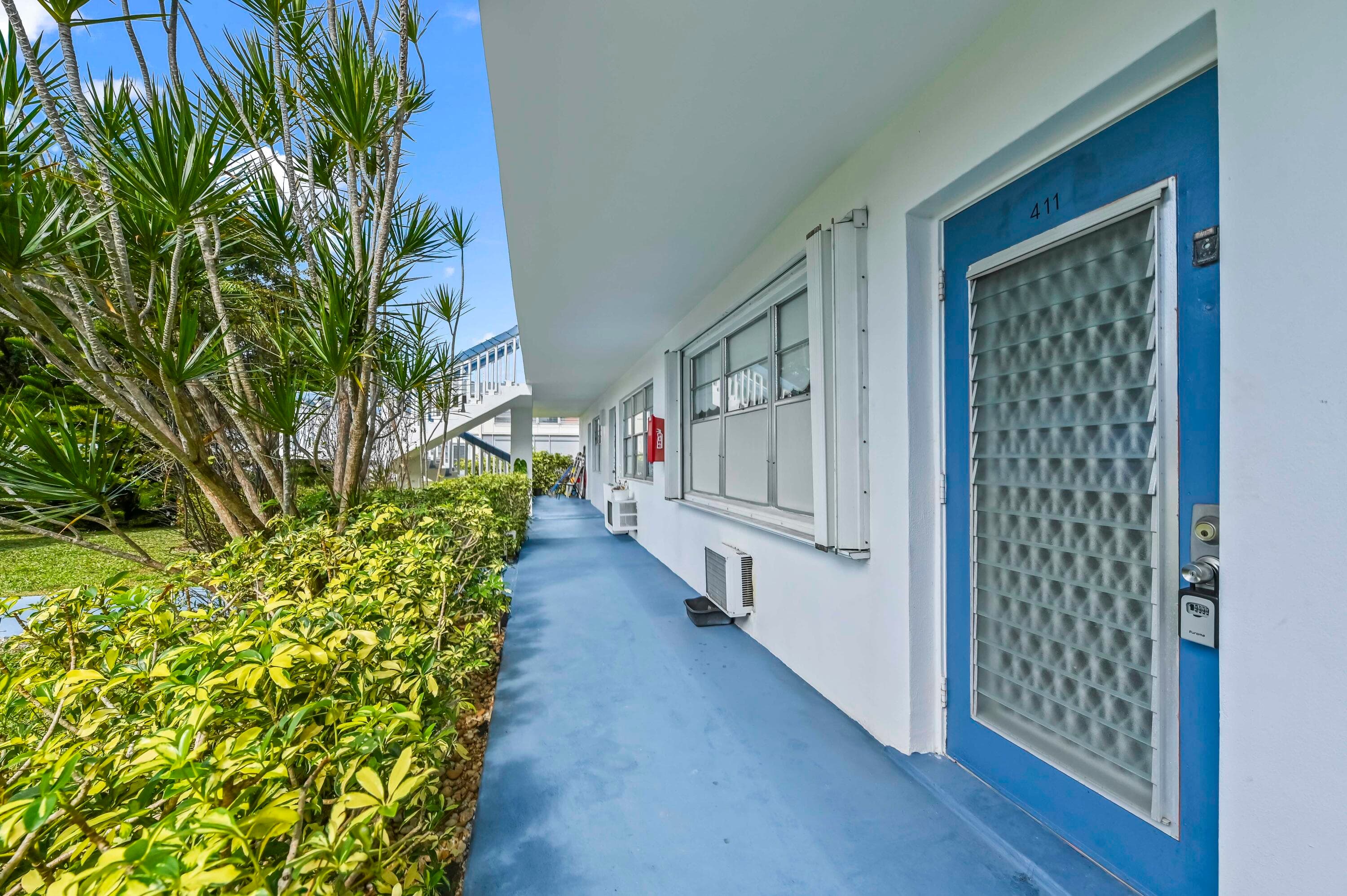 411 Durham N, Deerfield Beach, FL 33442 — photo 2 of 22