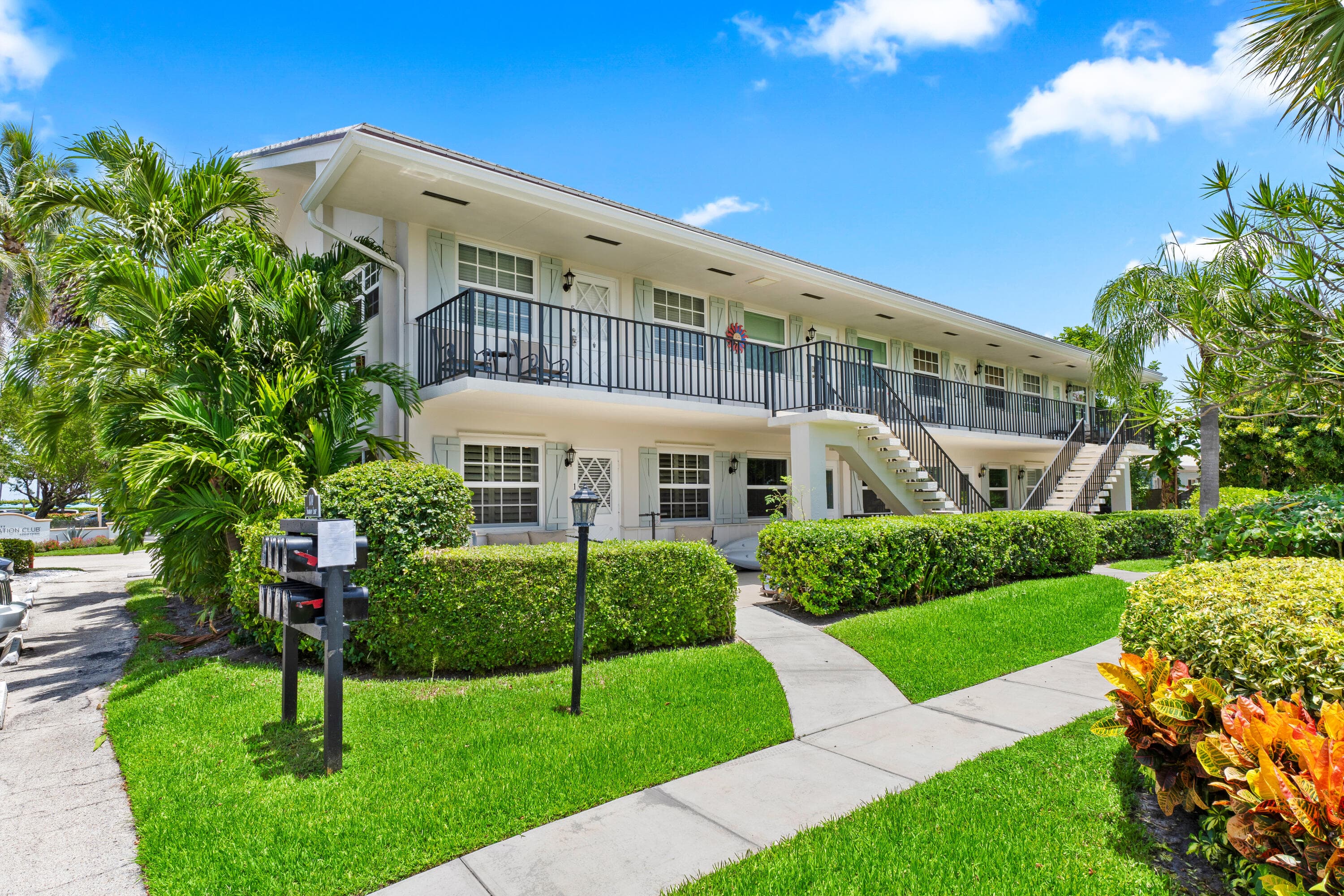100 Bravado Lane 2, Palm Beach Shores, FL 33404 — photo 2 of 22