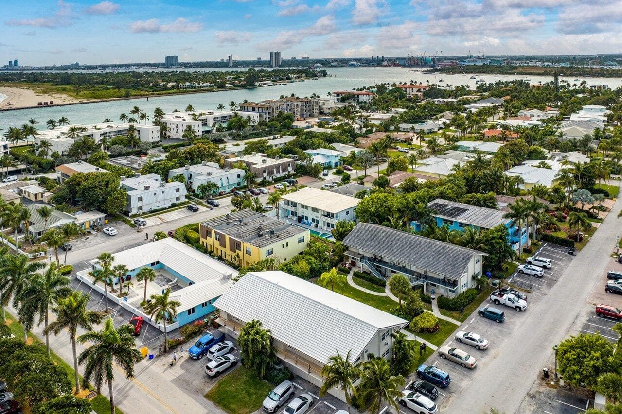 100 Bravado Lane 2, Palm Beach Shores, FL 33404 — photo 13 of 22
