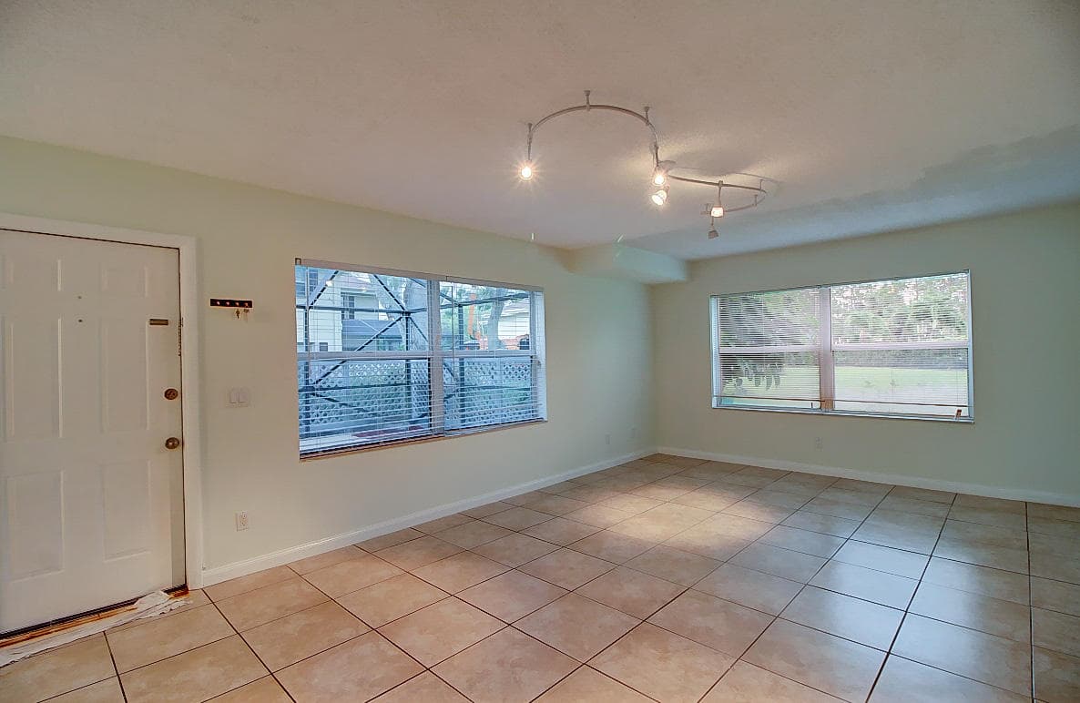44 Essex Court B, Royal Palm Beach, FL 33411 — photo 4 of 37