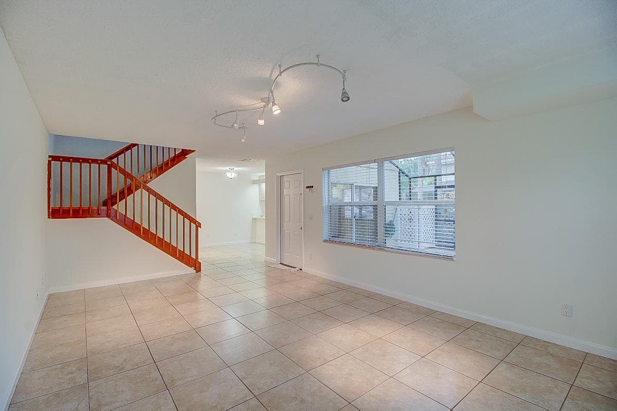 44 Essex Court B, Royal Palm Beach, FL 33411 — photo 5 of 37