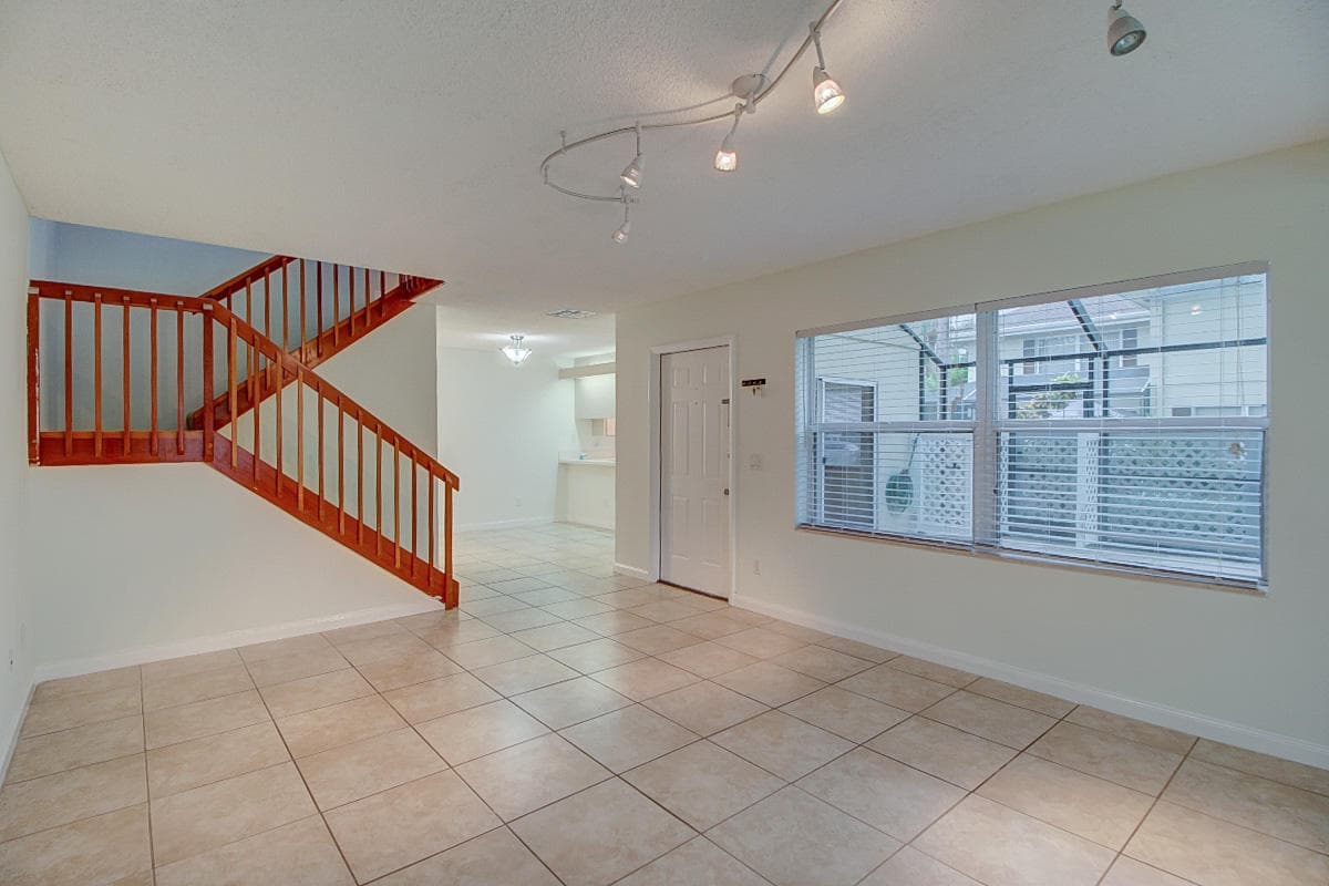 44 Essex Court B, Royal Palm Beach, FL 33411 — photo 7 of 37