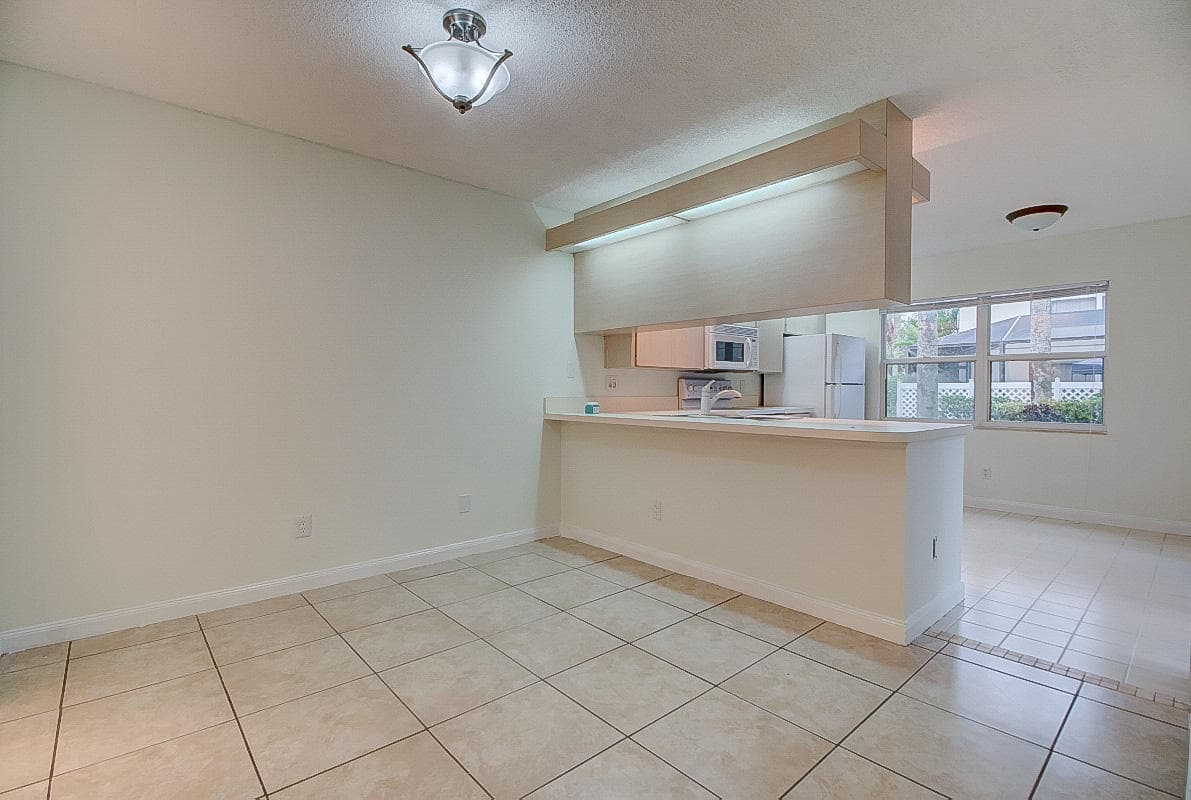 44 Essex Court B, Royal Palm Beach, FL 33411 — photo 33 of 37