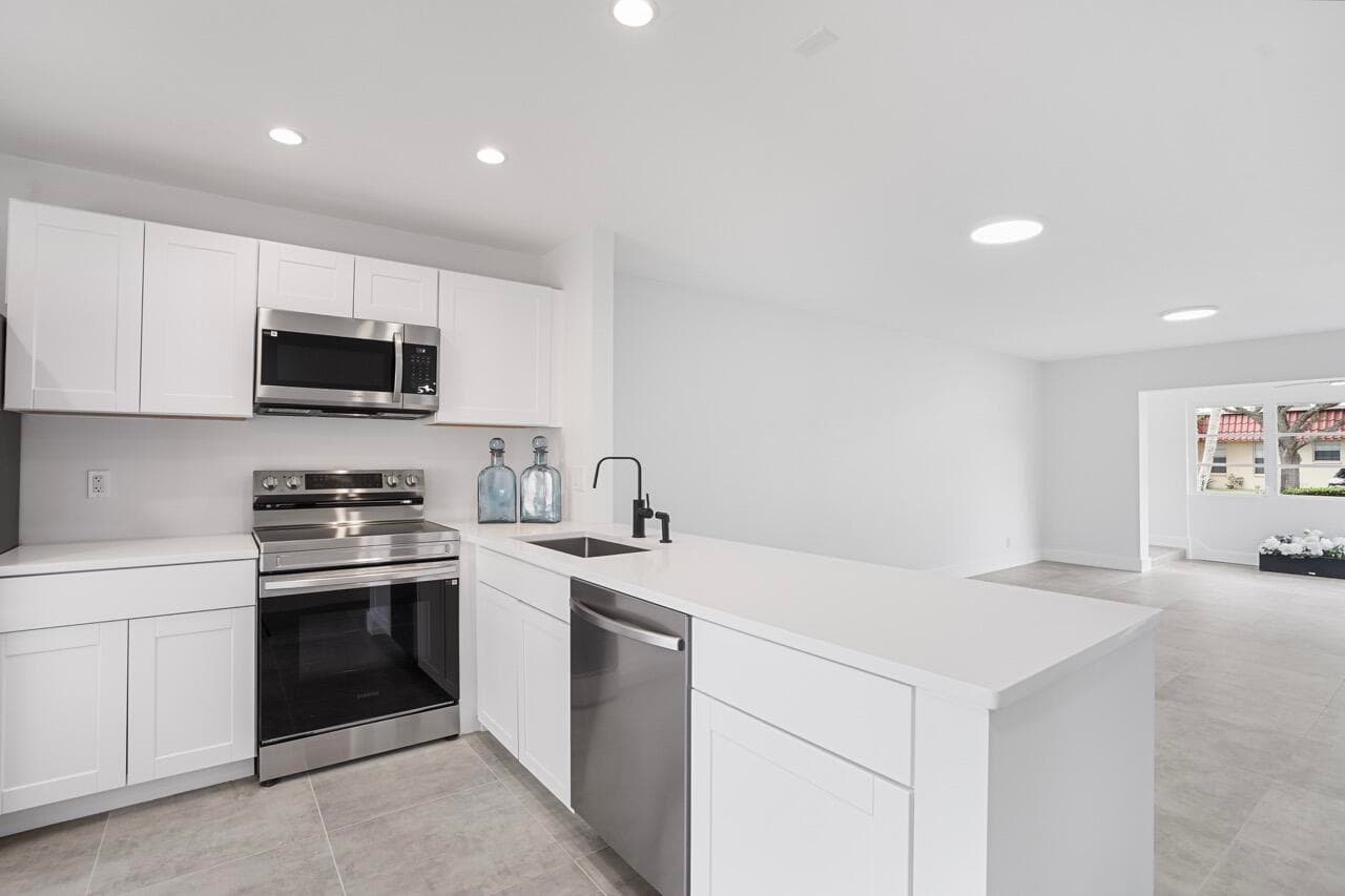 737 Nantucket Circle B, Lake Worth, FL 33467 — photo 12 of 29