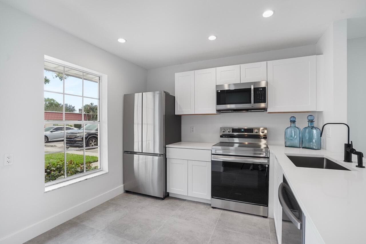 737 Nantucket Circle B, Lake Worth, FL 33467 — photo 11 of 29