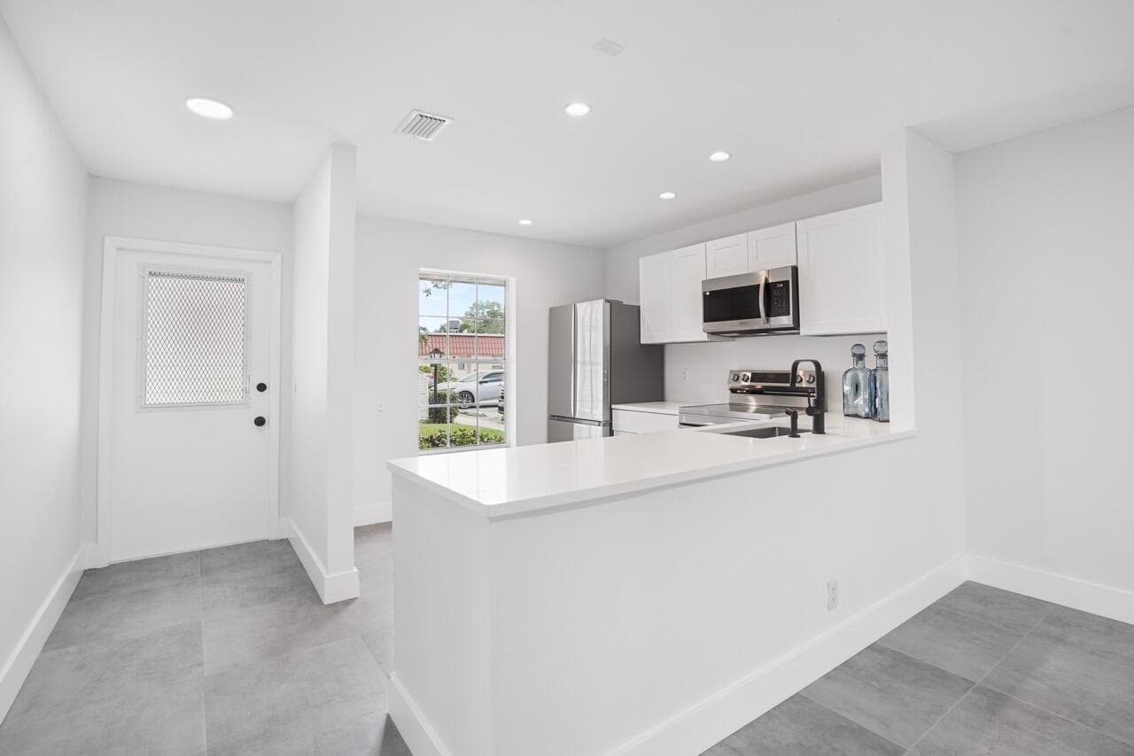 737 Nantucket Circle B, Lake Worth, FL 33467 — photo 8 of 29