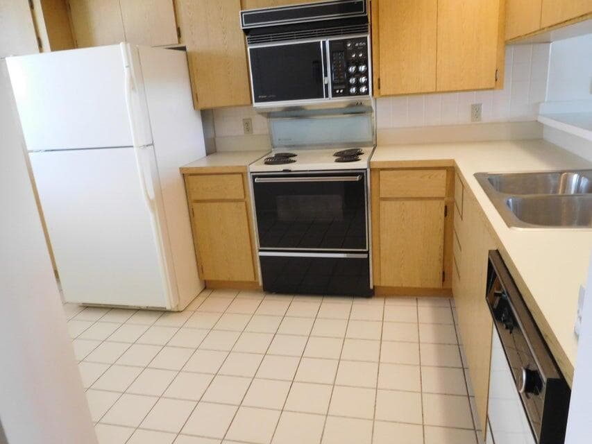 2601 Village Boulevard 406, West Palm Beach, FL 33409 — photo 2 of 13