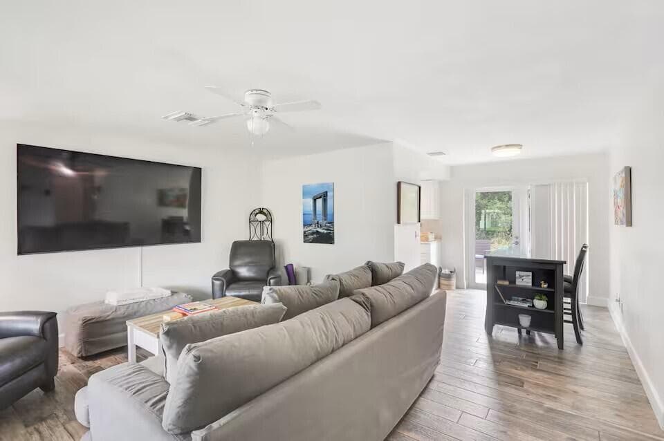 1519 Treemont Avenue, Jupiter, FL 33469 — photo 1 of 15