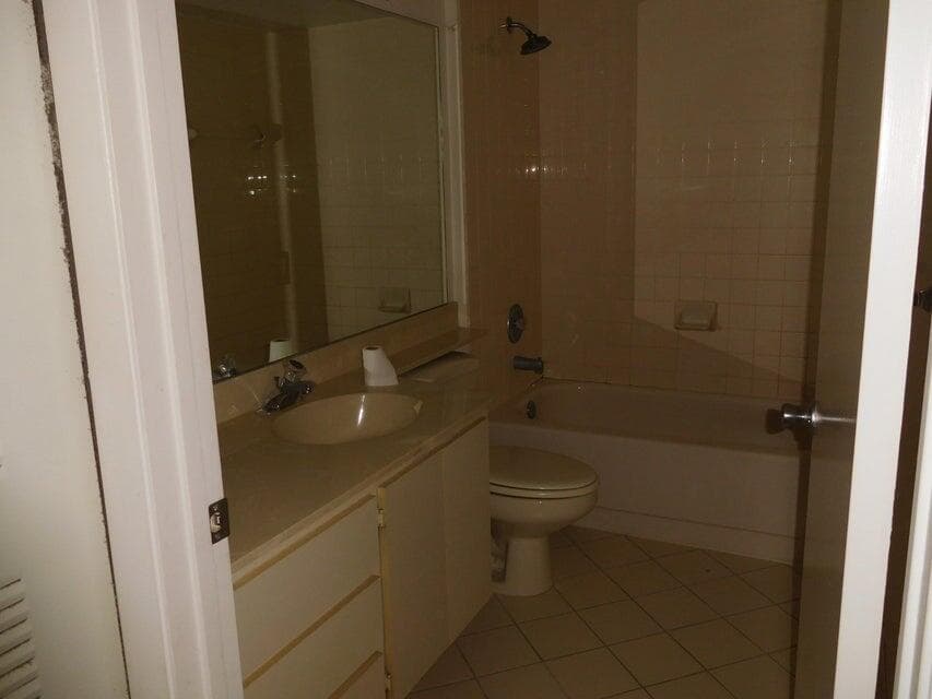 2561 Village Boulevard 306, West Palm Beach, FL 33409 — photo 7 of 11