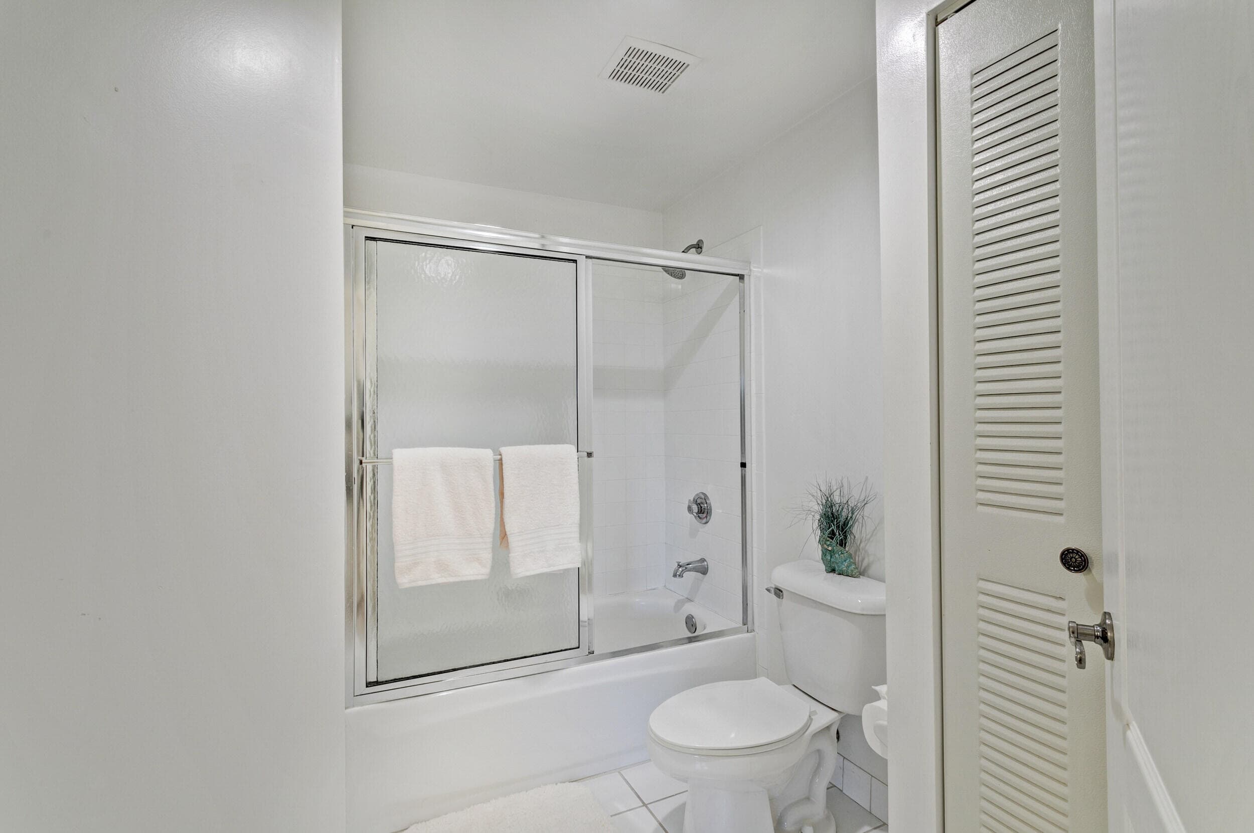 500 Uno Lago Drive 402, Juno Beach, FL 33408 — photo 23 of 36