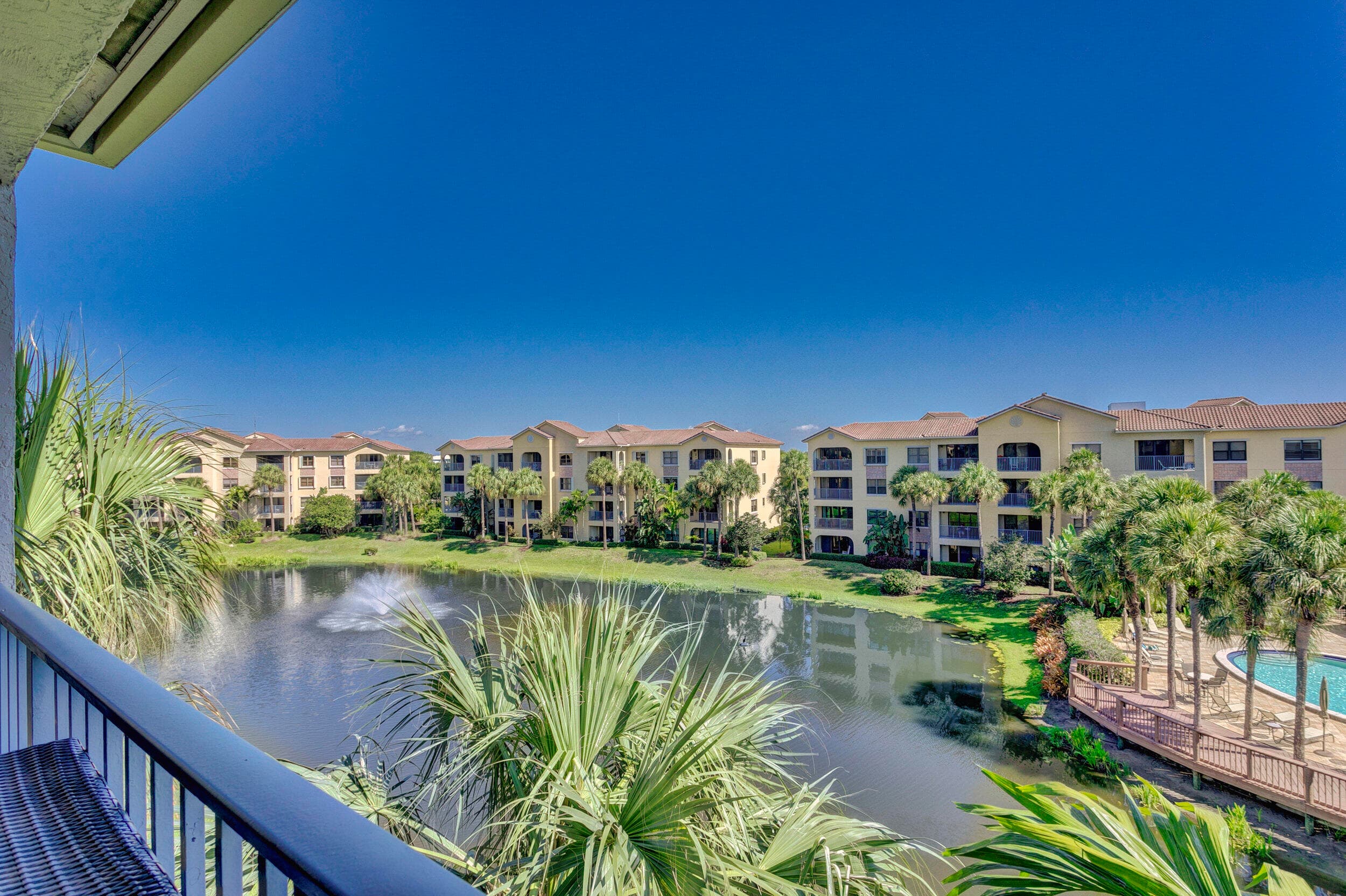 500 Uno Lago Drive 402, Juno Beach, FL 33408 — photo