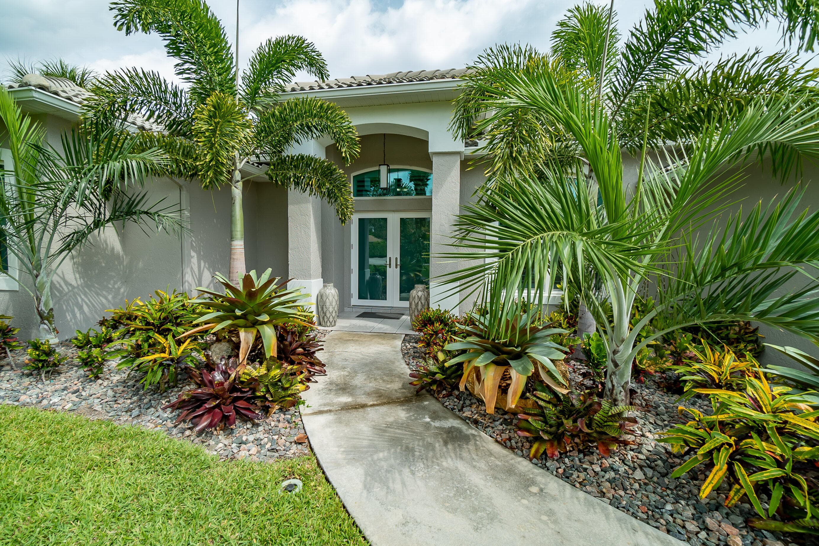 1714 Coconut Drive, Fort Pierce, FL 34949 — photo 3 of 45