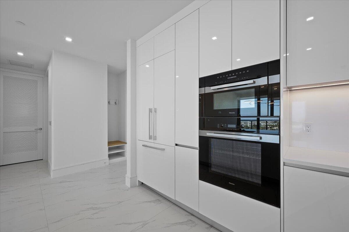 220 Lake Shore Drive 1113, West Palm Beach, FL 33403 — photo 7 of 68