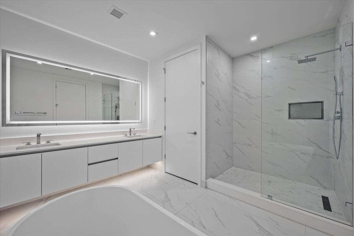 220 Lake Shore Drive 1113, West Palm Beach, FL 33403 — photo 17 of 68