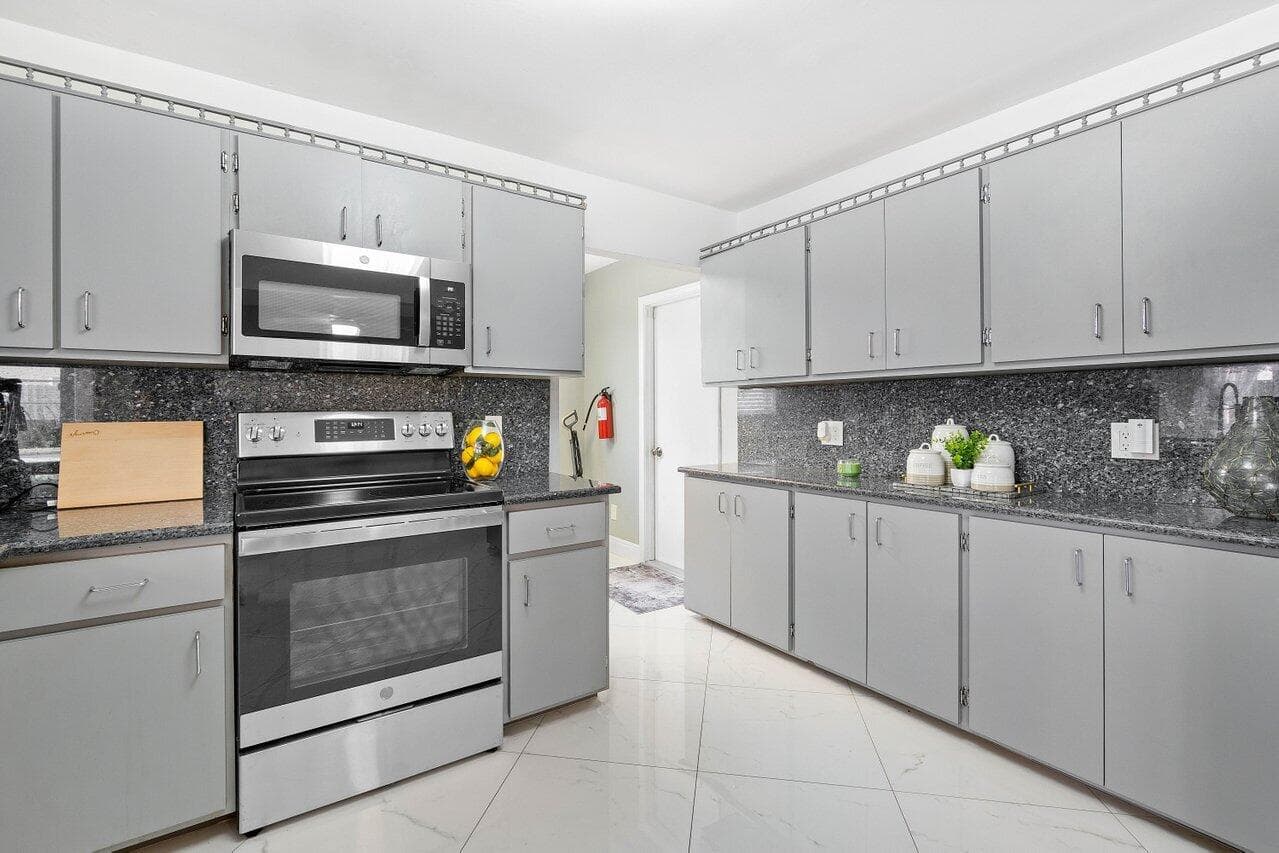 1837 16th Avenue N, Lake Worth Beach, FL 33460 — photo 11 of 43