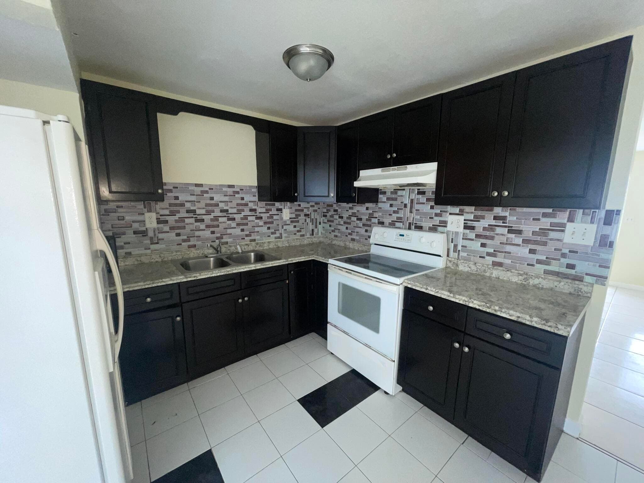 5320 Harriet Place, West Palm Beach, FL 33407 — photo 2 of 22