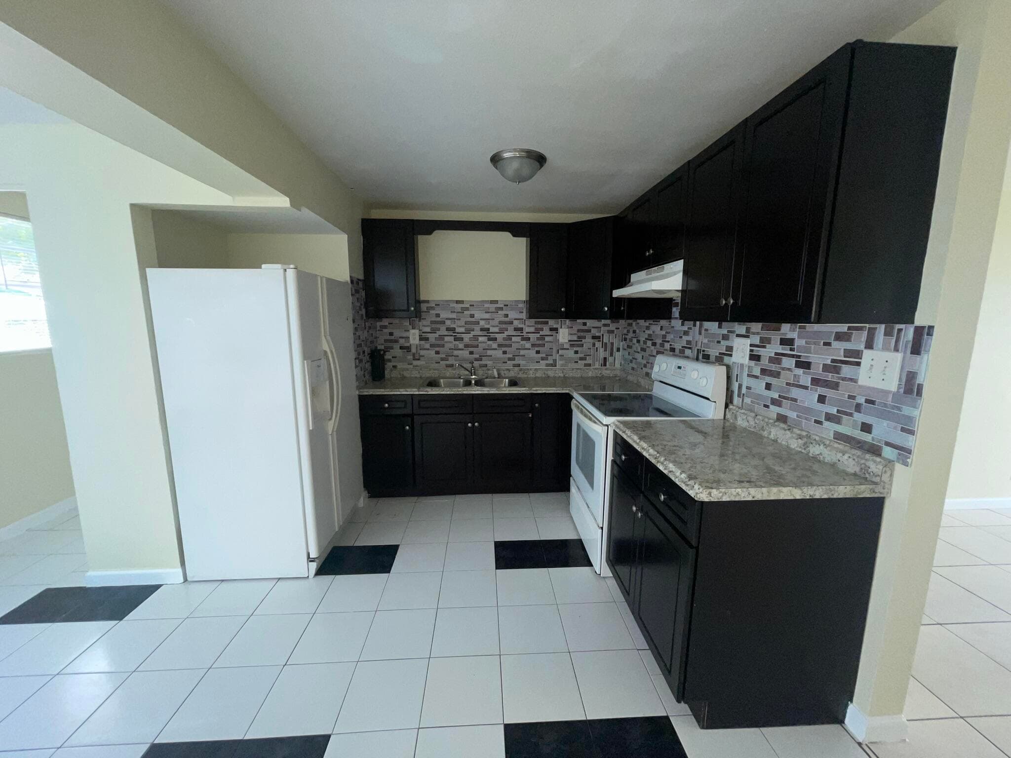 5320 Harriet Place, West Palm Beach, FL 33407 — photo 3 of 22