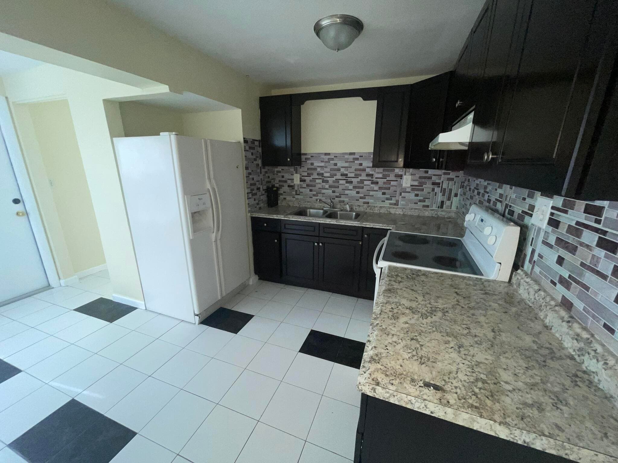 5320 Harriet Place, West Palm Beach, FL 33407 — photo 4 of 22