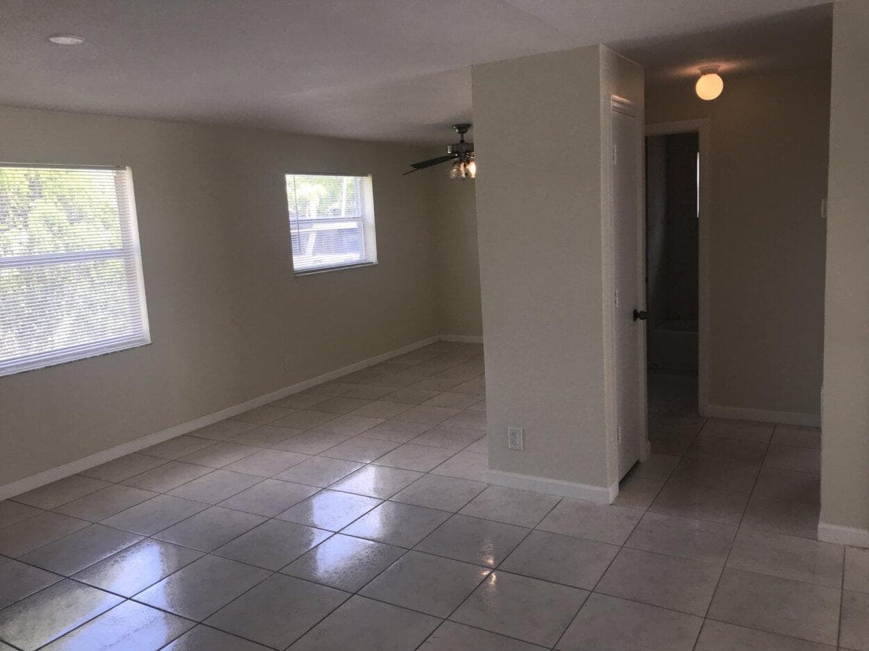 5320 Harriet Place, West Palm Beach, FL 33407 — photo 8 of 22
