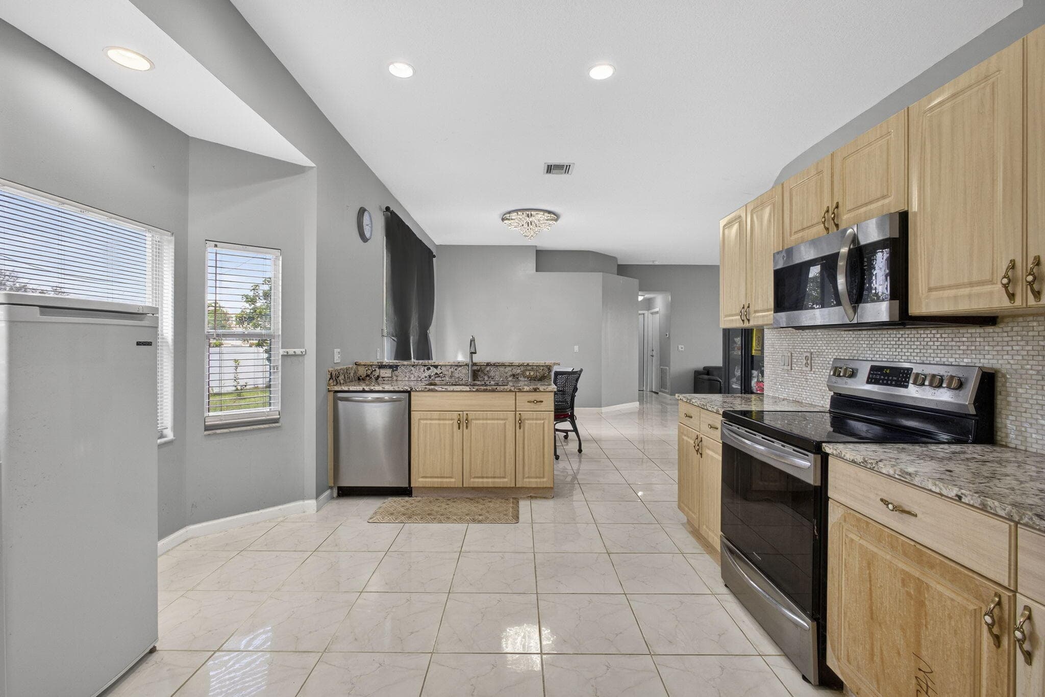 102 Brook Woode Court, Royal Palm Beach, FL 33411 — photo 17 of 63
