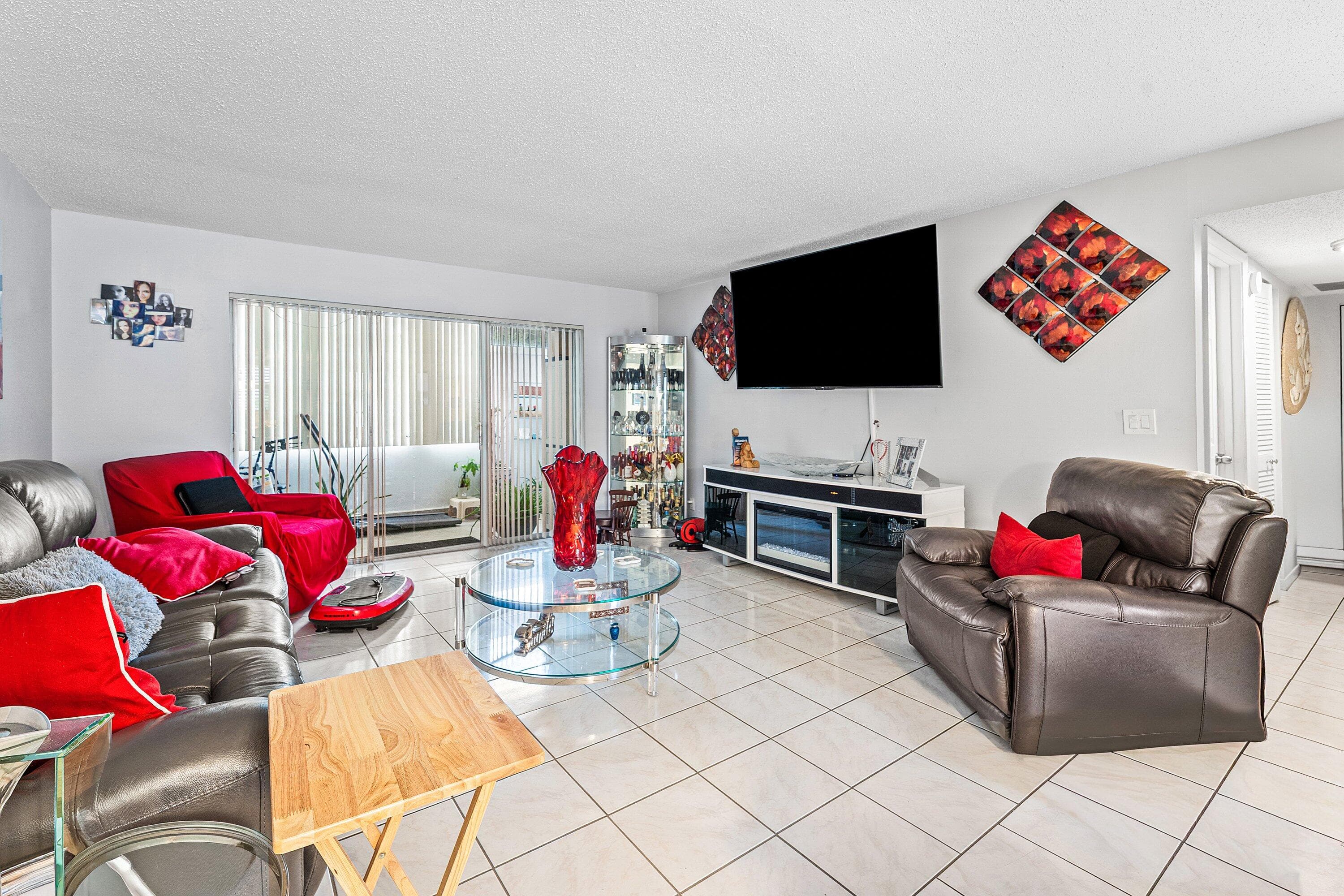 725 Lori Drive, 101, Palm Springs, FL 33461 — photo