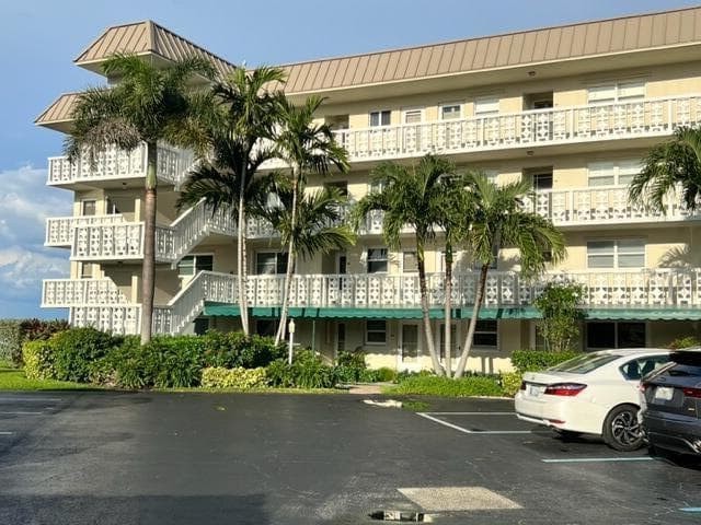 52 Yacht Club Drive 308, North Palm Beach, FL 33408 — photo 4 of 23