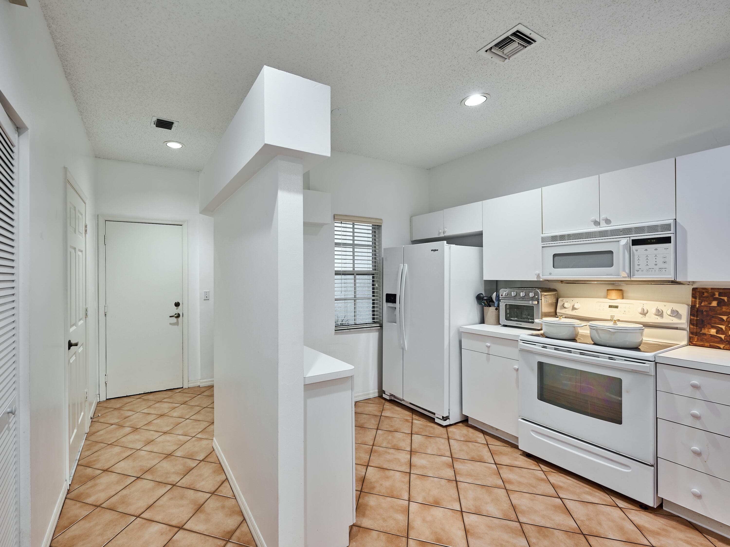 5121 Sabal Gardens Lane 2, Boca Raton, FL 33487 — photo 3 of 25
