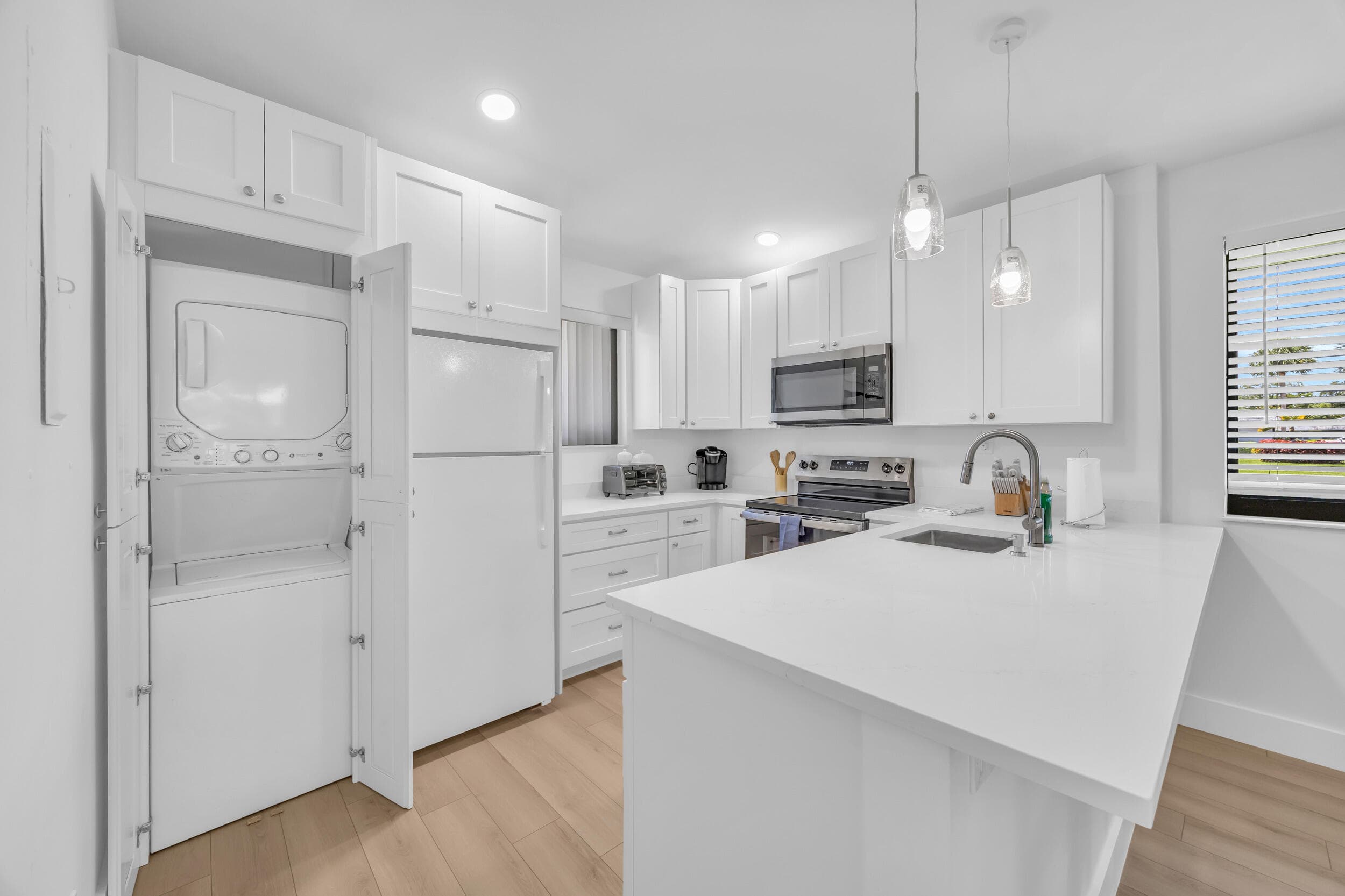 836 Club Drive, Palm Beach Gardens, FL 33418 — photo 17 of 36