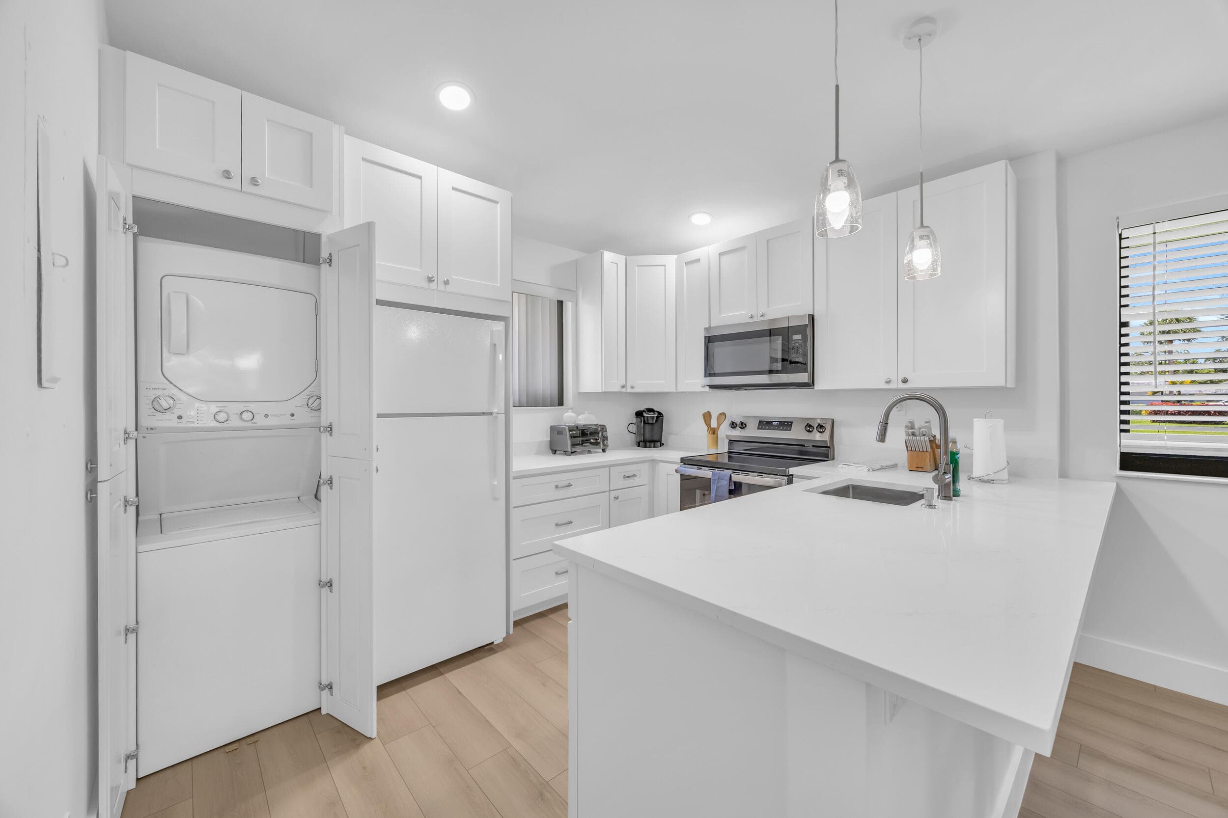 836 Club Drive, Palm Beach Gardens, FL 33418 — photo 18 of 36