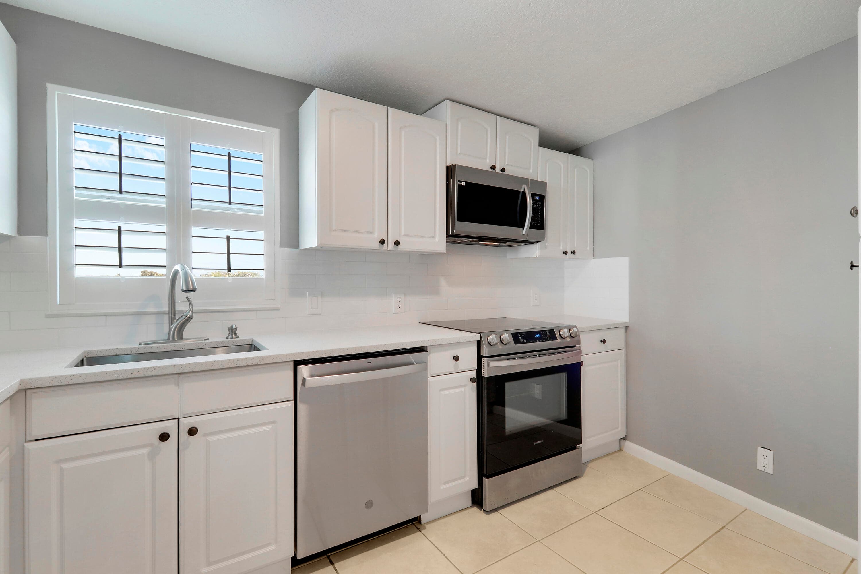 155 Yacht Club Drive 308, North Palm Beach, FL 33408 — photo 8 of 20