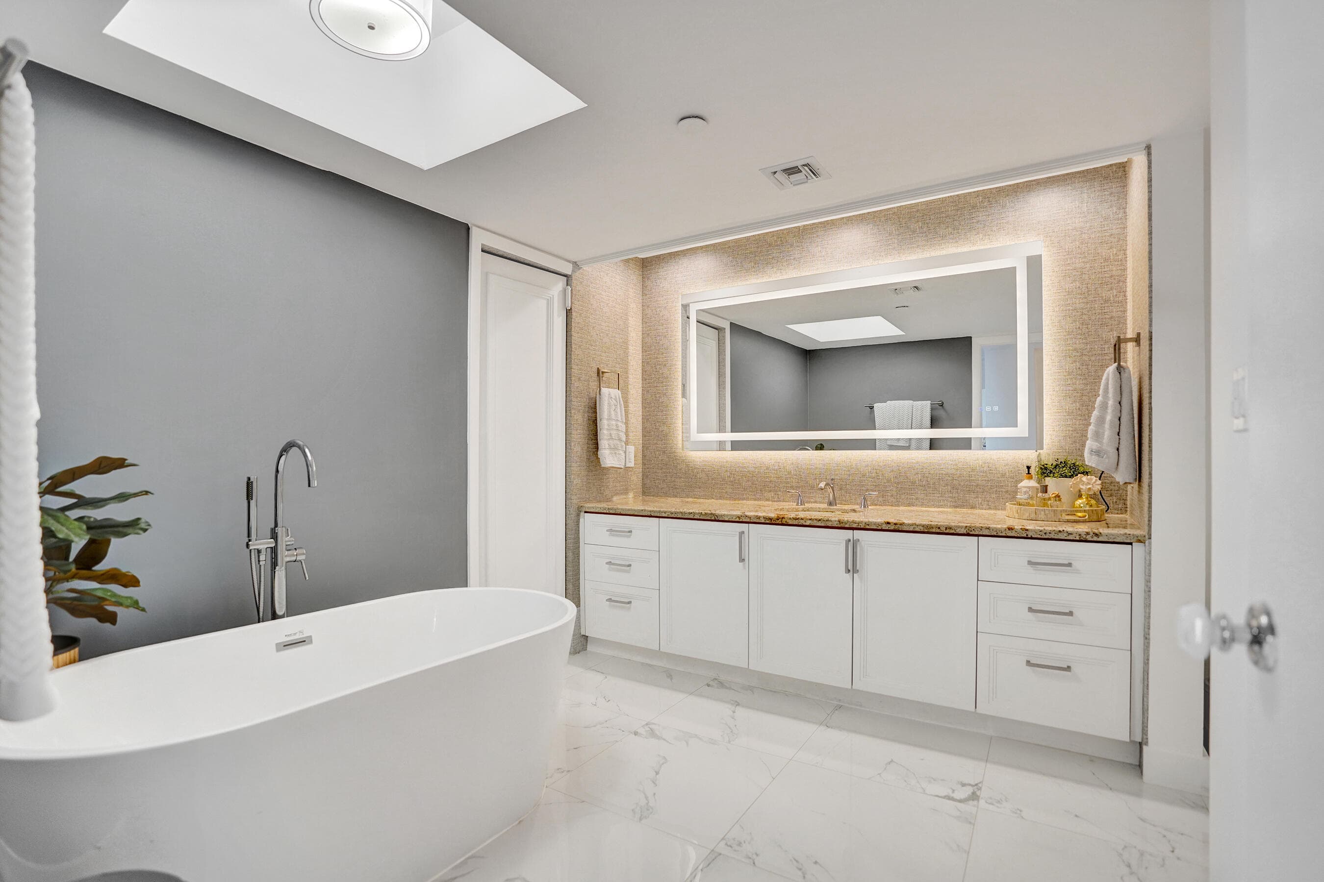 19707 Turnberry Way 18j, Aventura, FL 33180 — photo 16 of 26