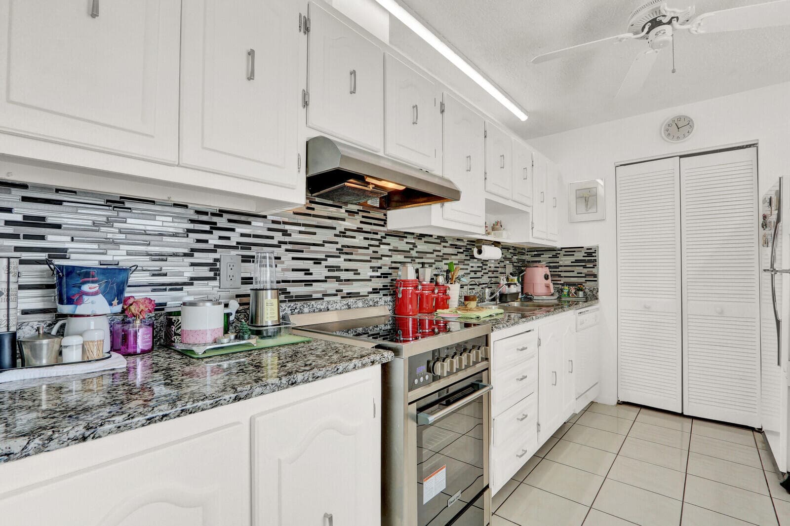 615 Laconia Circle A, Lake Worth, FL 33467 — photo 3 of 37