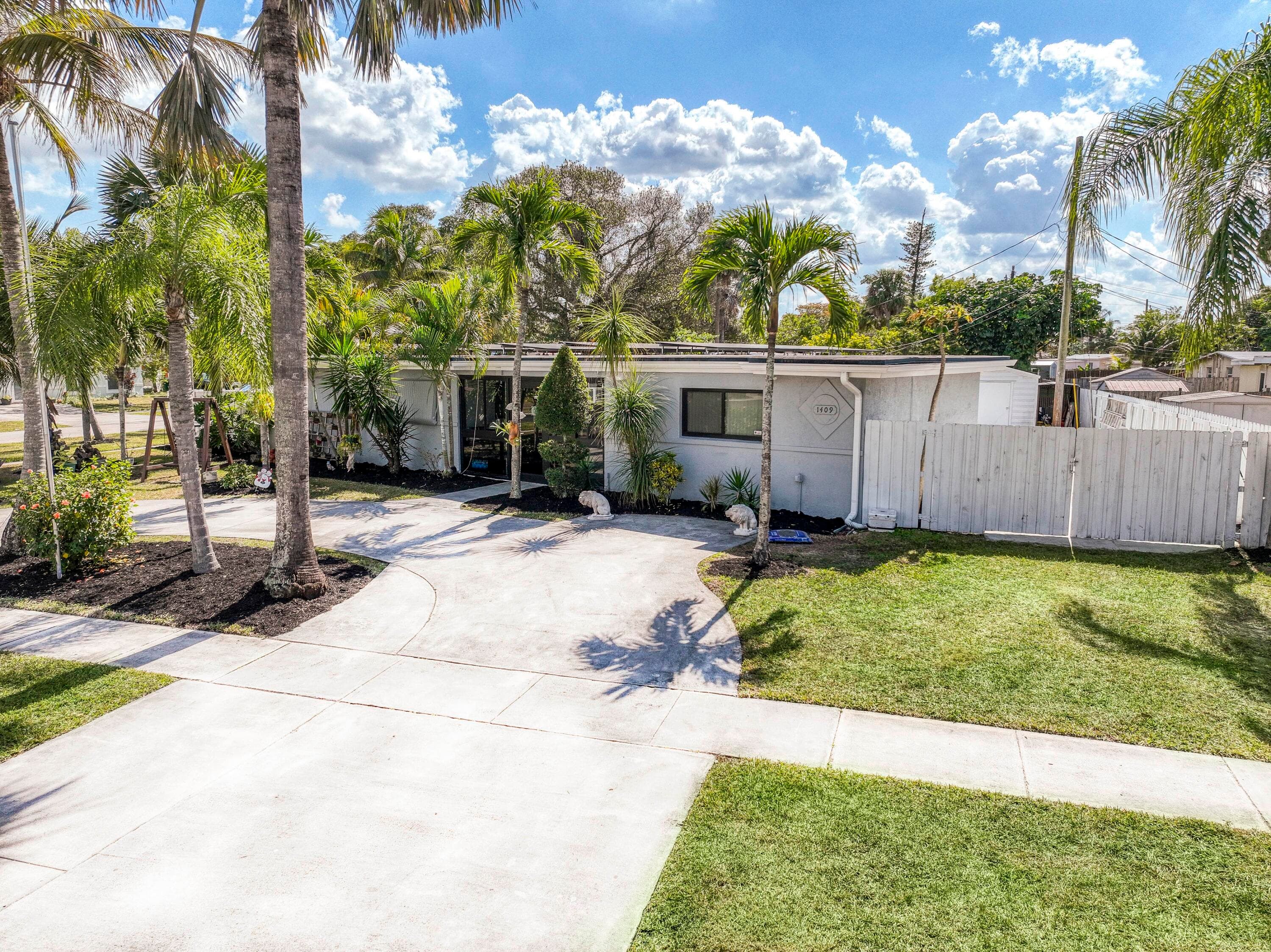 1409 NW 58th Avenue, Margate, FL 33063 — photo 3 of 32