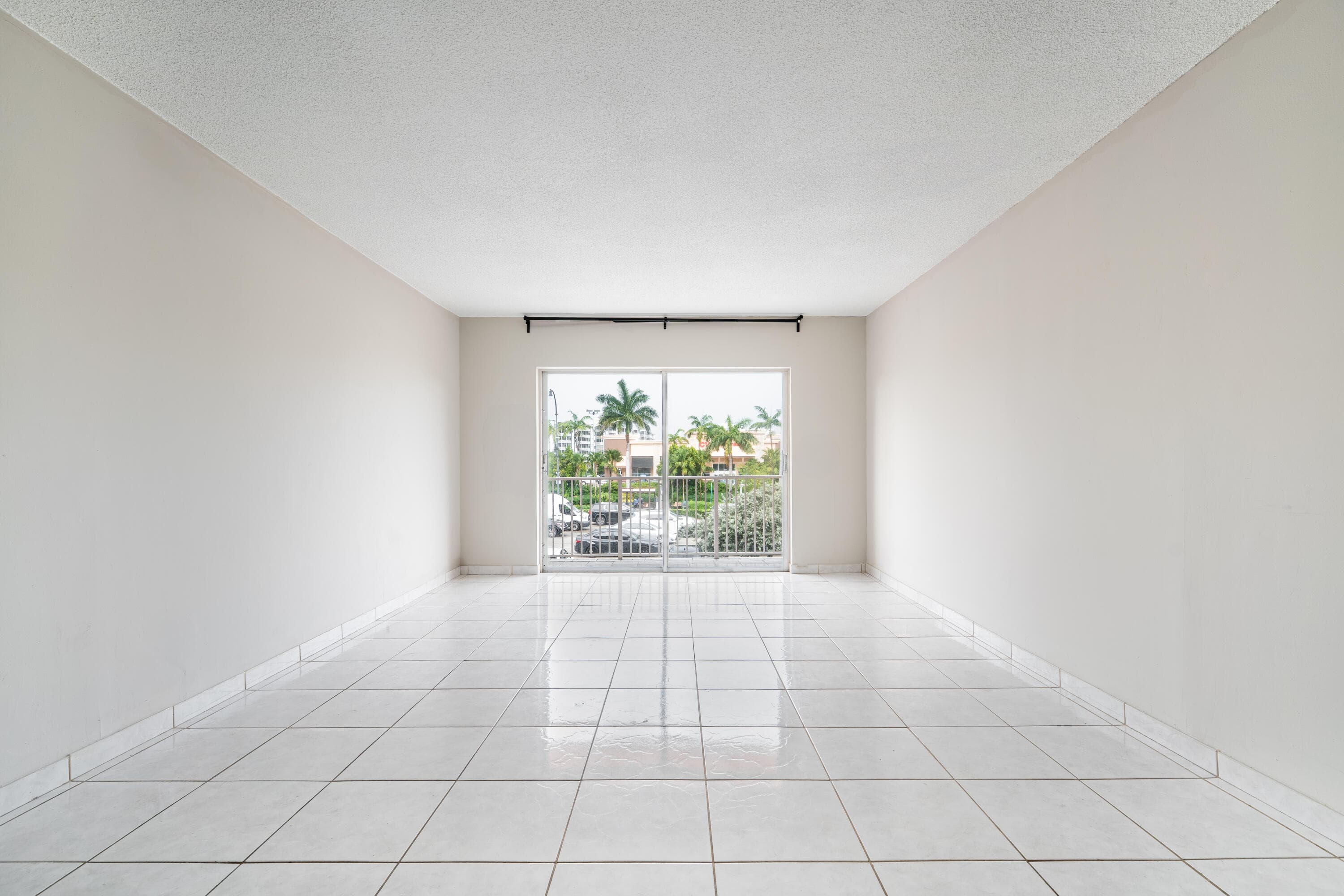 2200 E Hallandale Beach Boulevard 202, Hallandale Beach, FL 33009 — photo 24 of 28